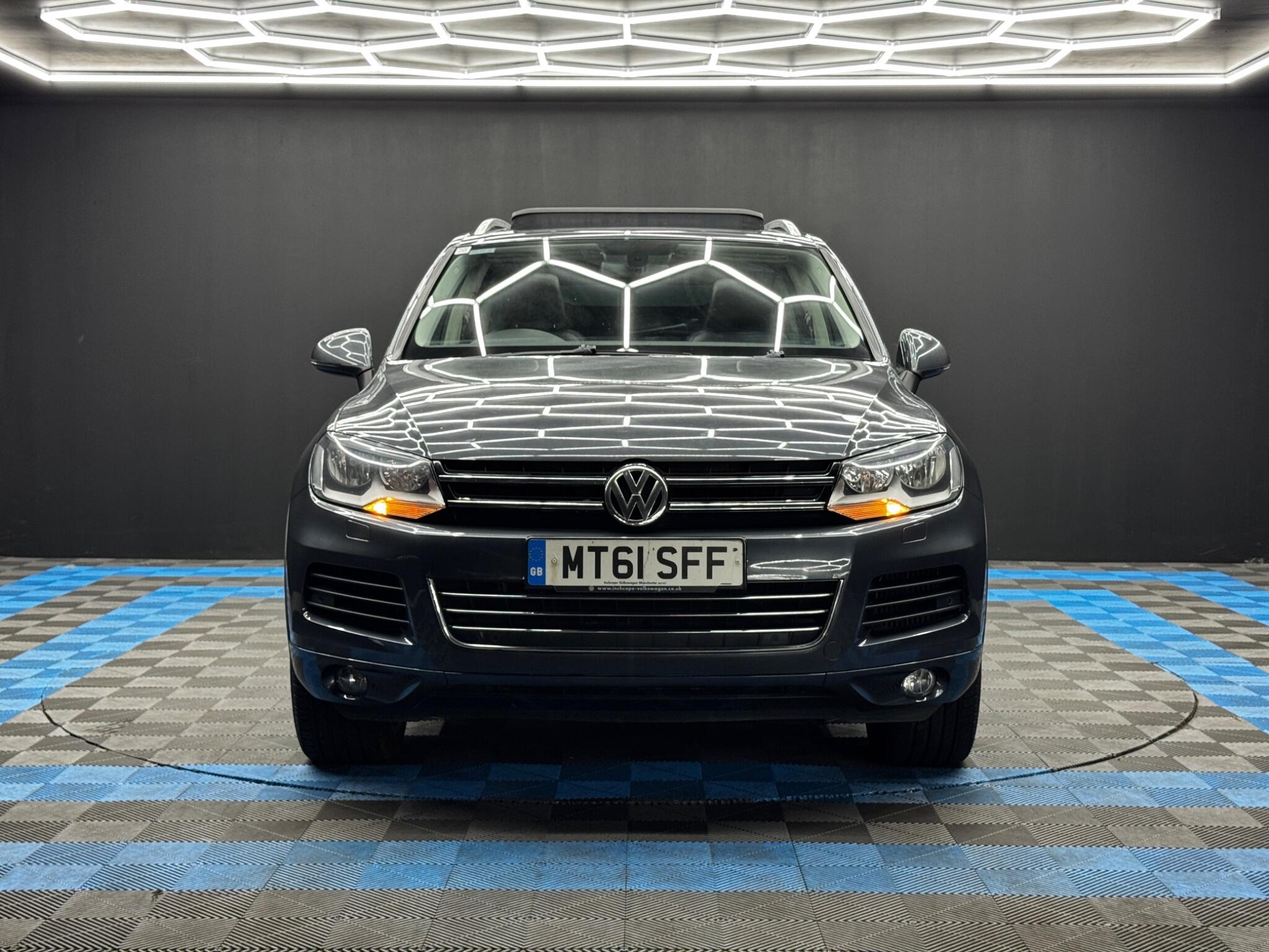 Volkswagen Touareg view 2