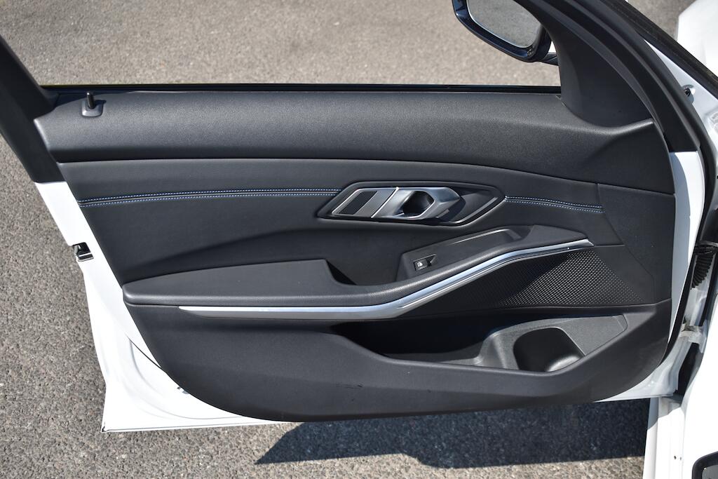 BMW 3 Series view 38