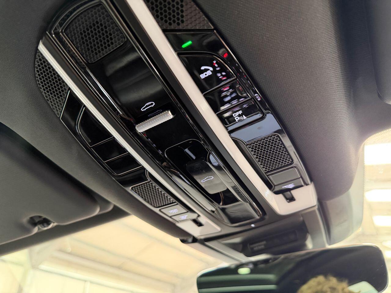 Porsche Cayenne view 33