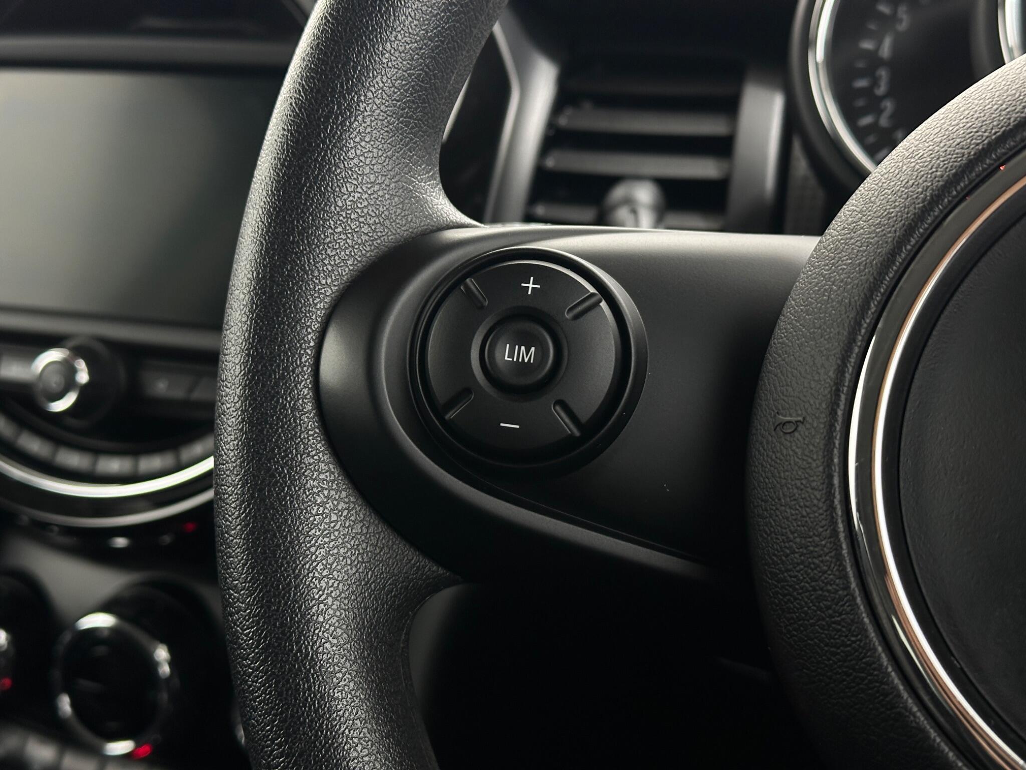 Mini Hatch view 14