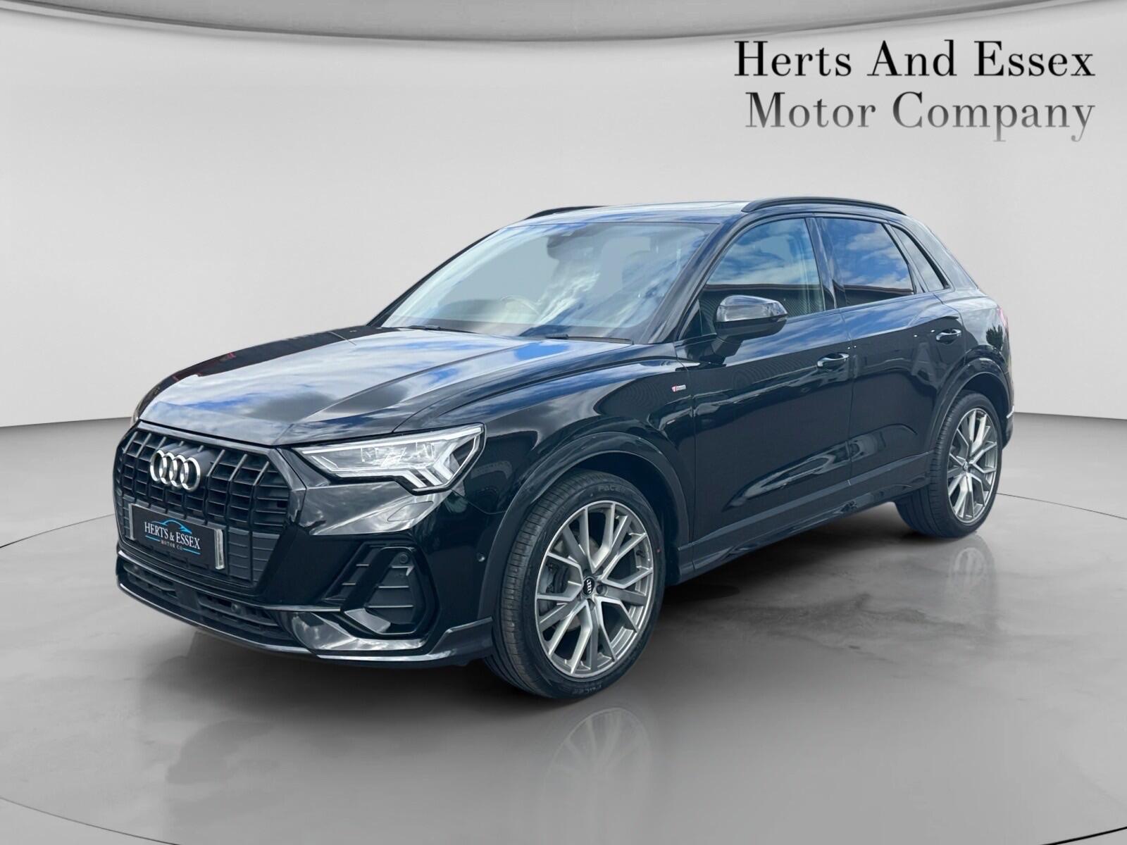 Audi Q3 view 3