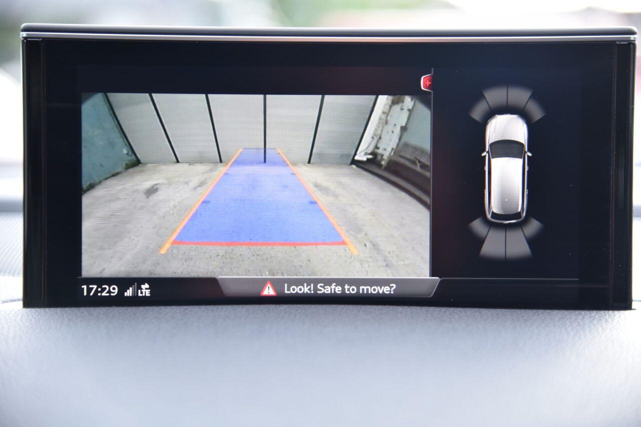 Audi Q7 view 11