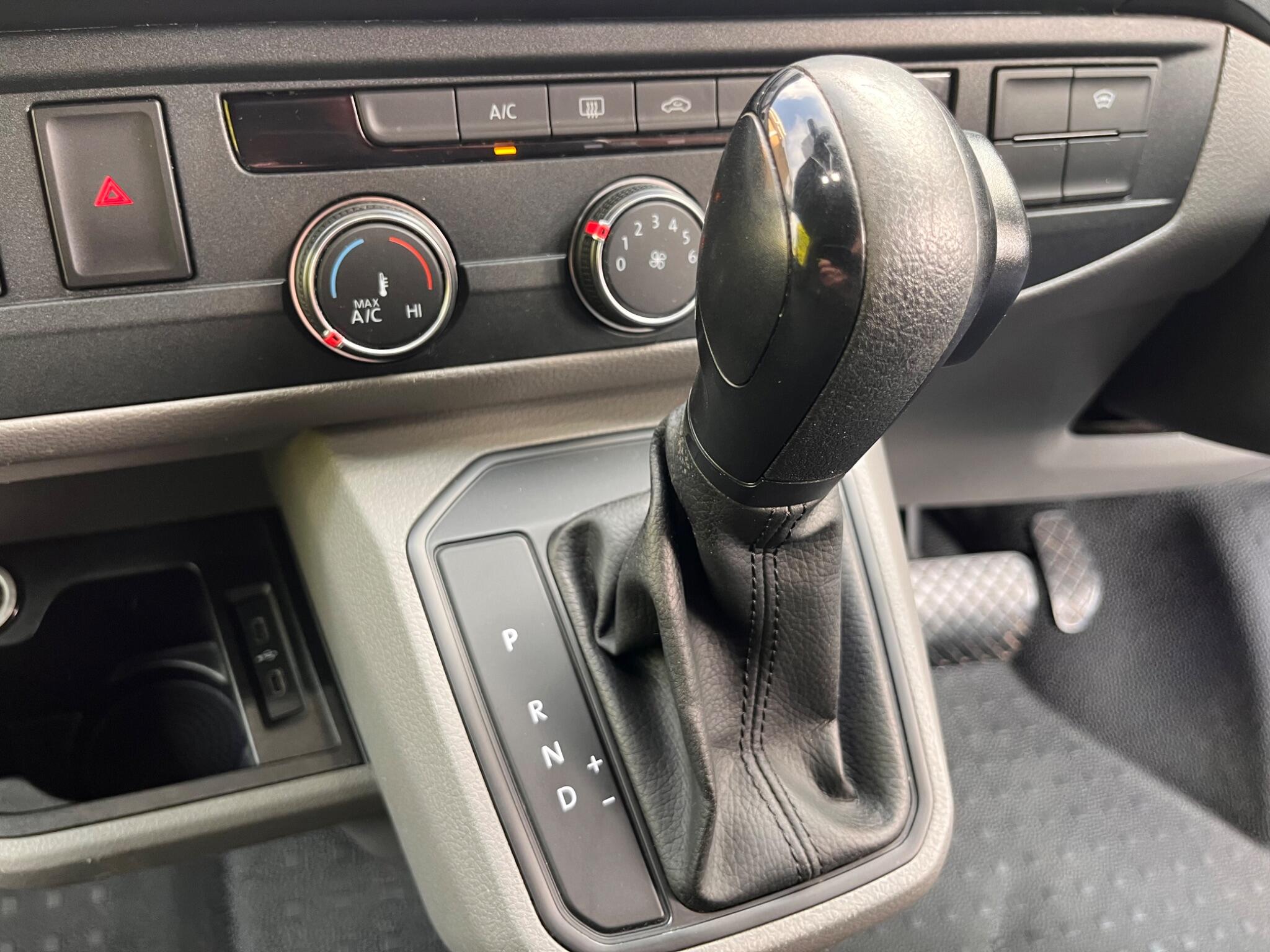 Volkswagen Transporter view 34