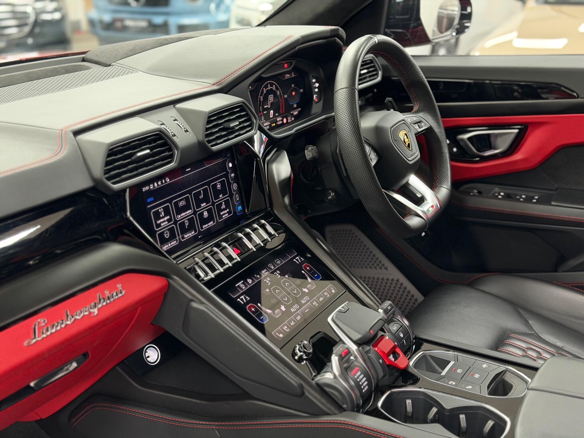 Lamborghini Urus view 38