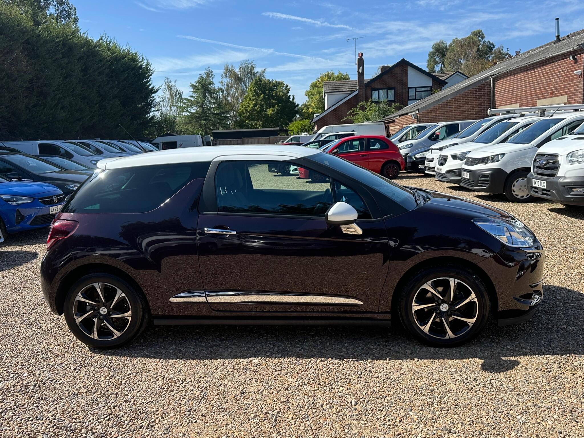 DS Automobiles DS 3 view 6