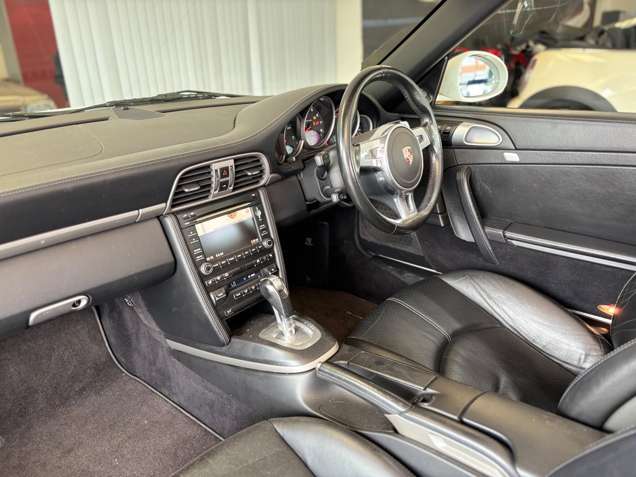 Porsche 911 view 13