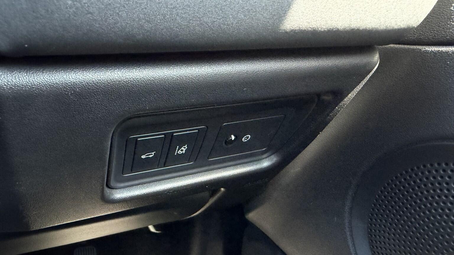 Land Rover Discovery Sport view 40