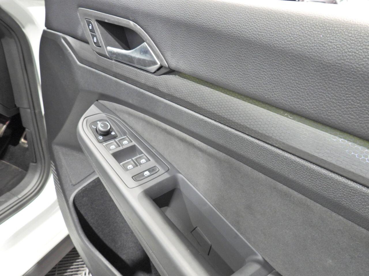 Volkswagen Golf view 41