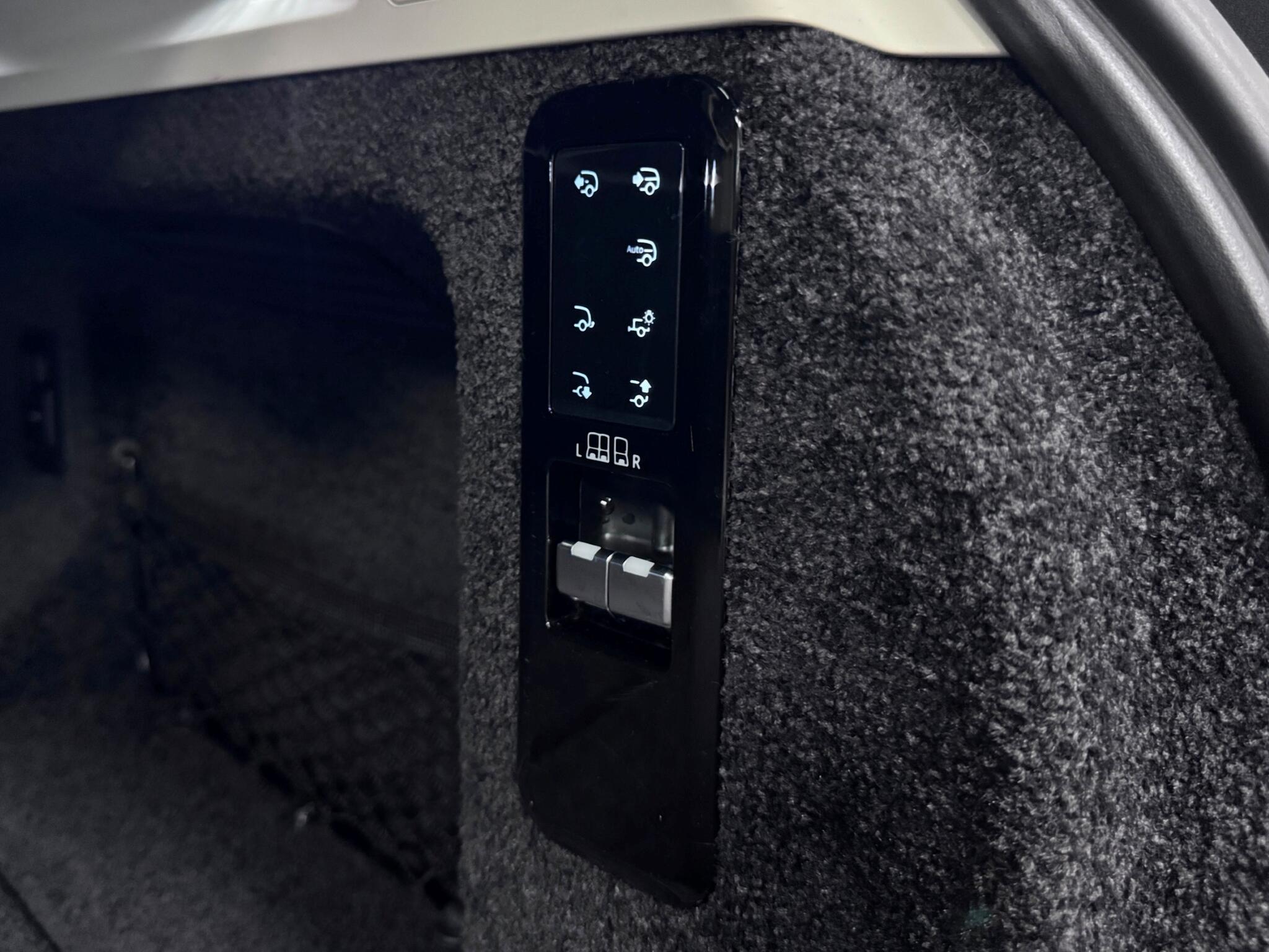 Land Rover Range Rover view 11