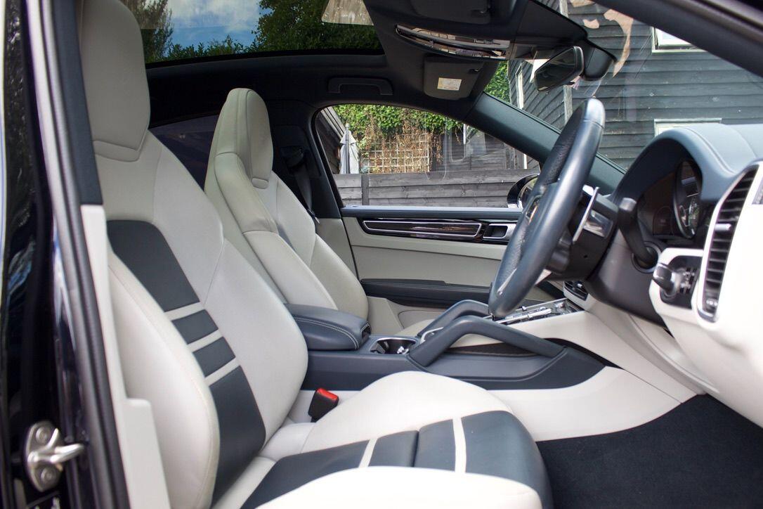 Porsche Cayenne view 3