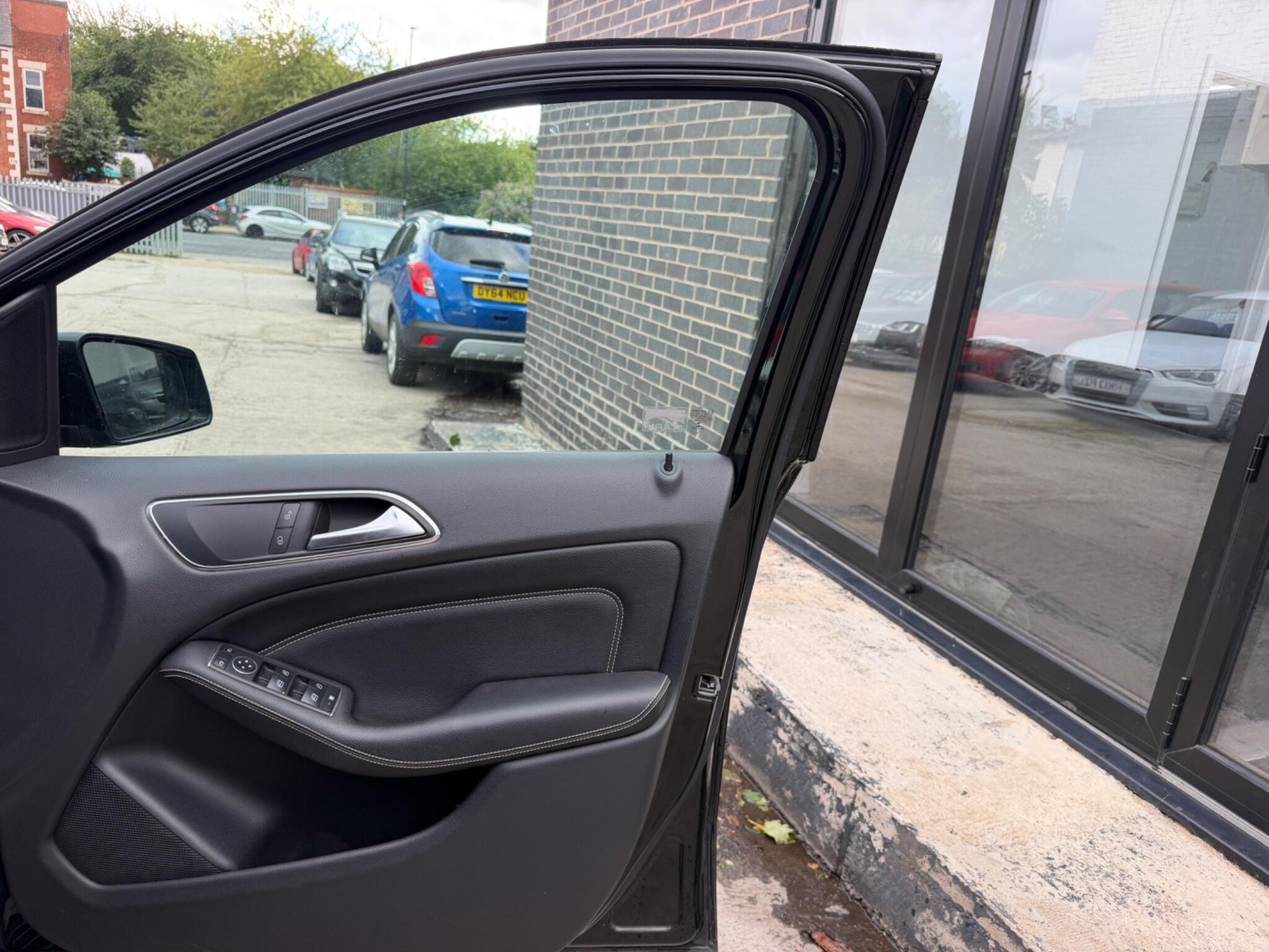Mercedes-Benz B-Class view 9