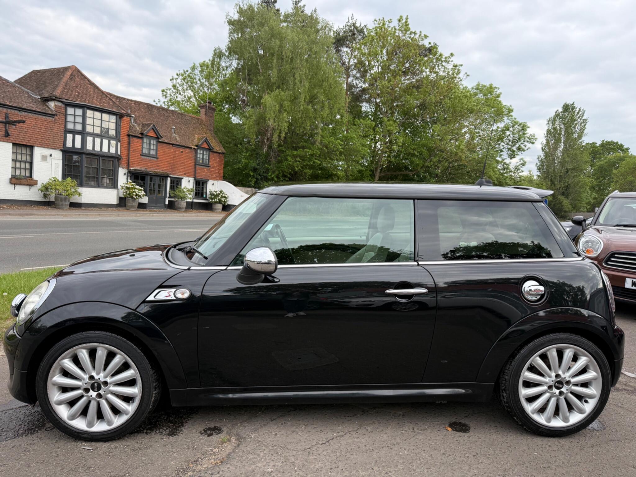Mini Hatch view 8