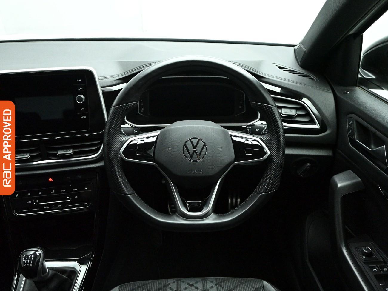 Volkswagen T-Roc view 9