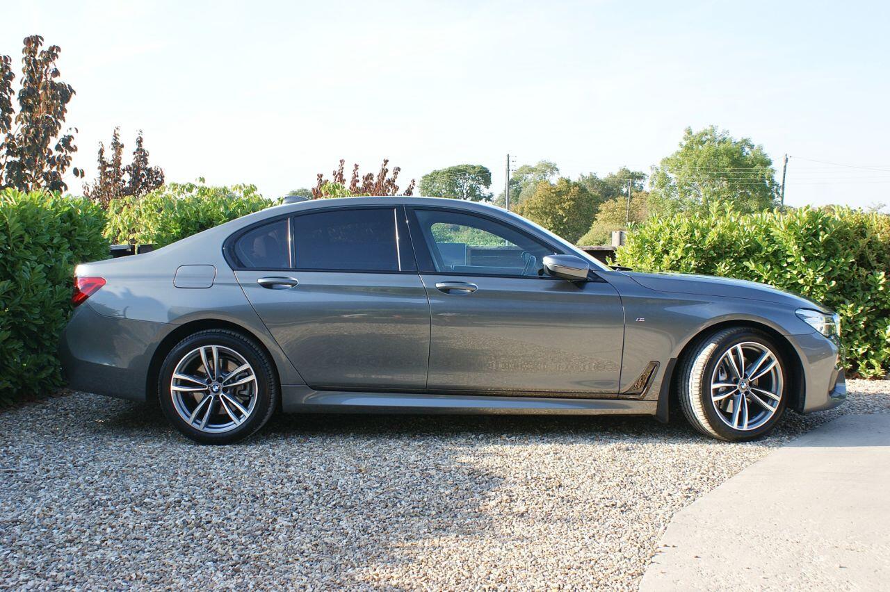 BMW 7 Series view 13