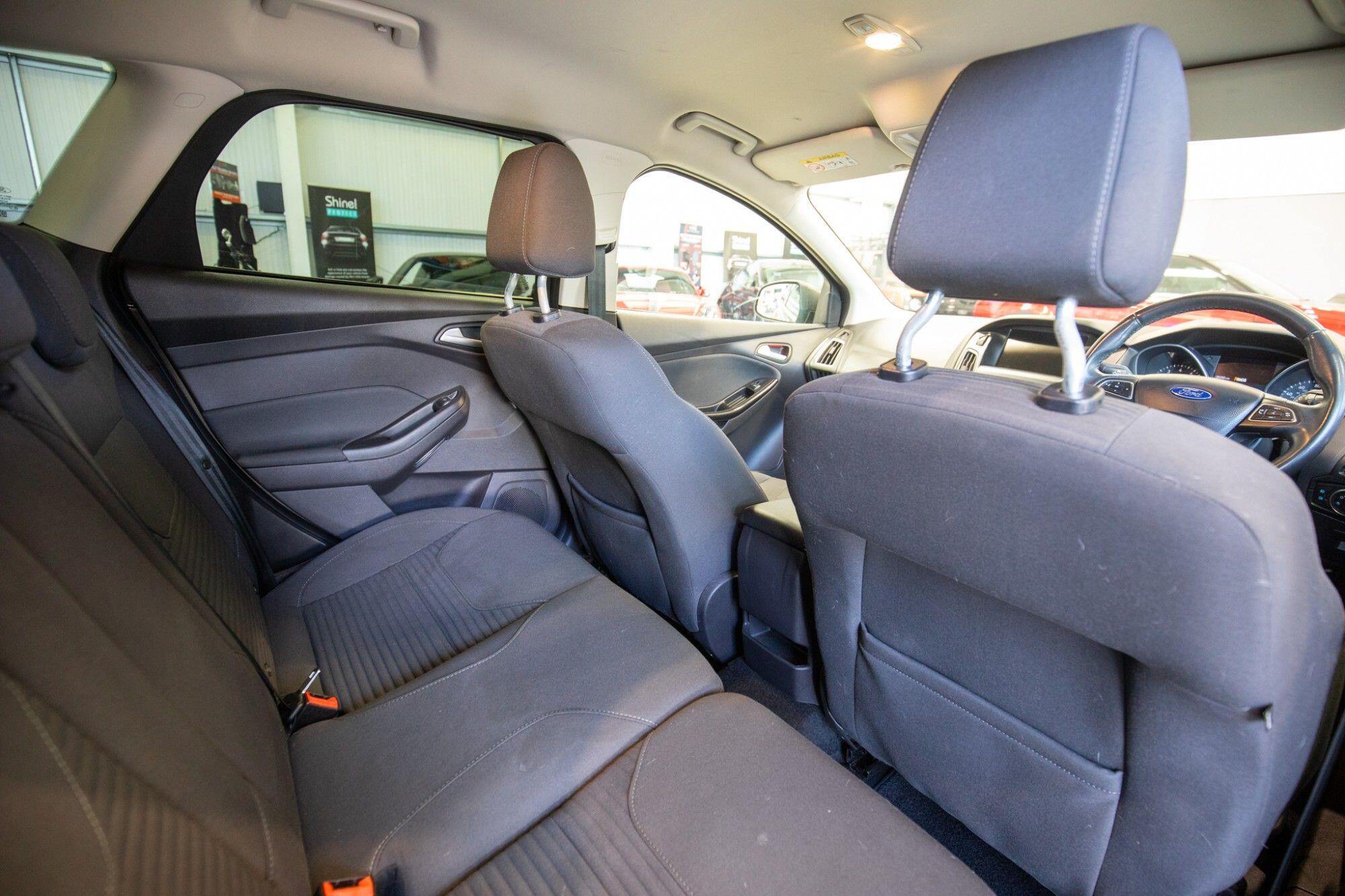 Ford Focus view 11