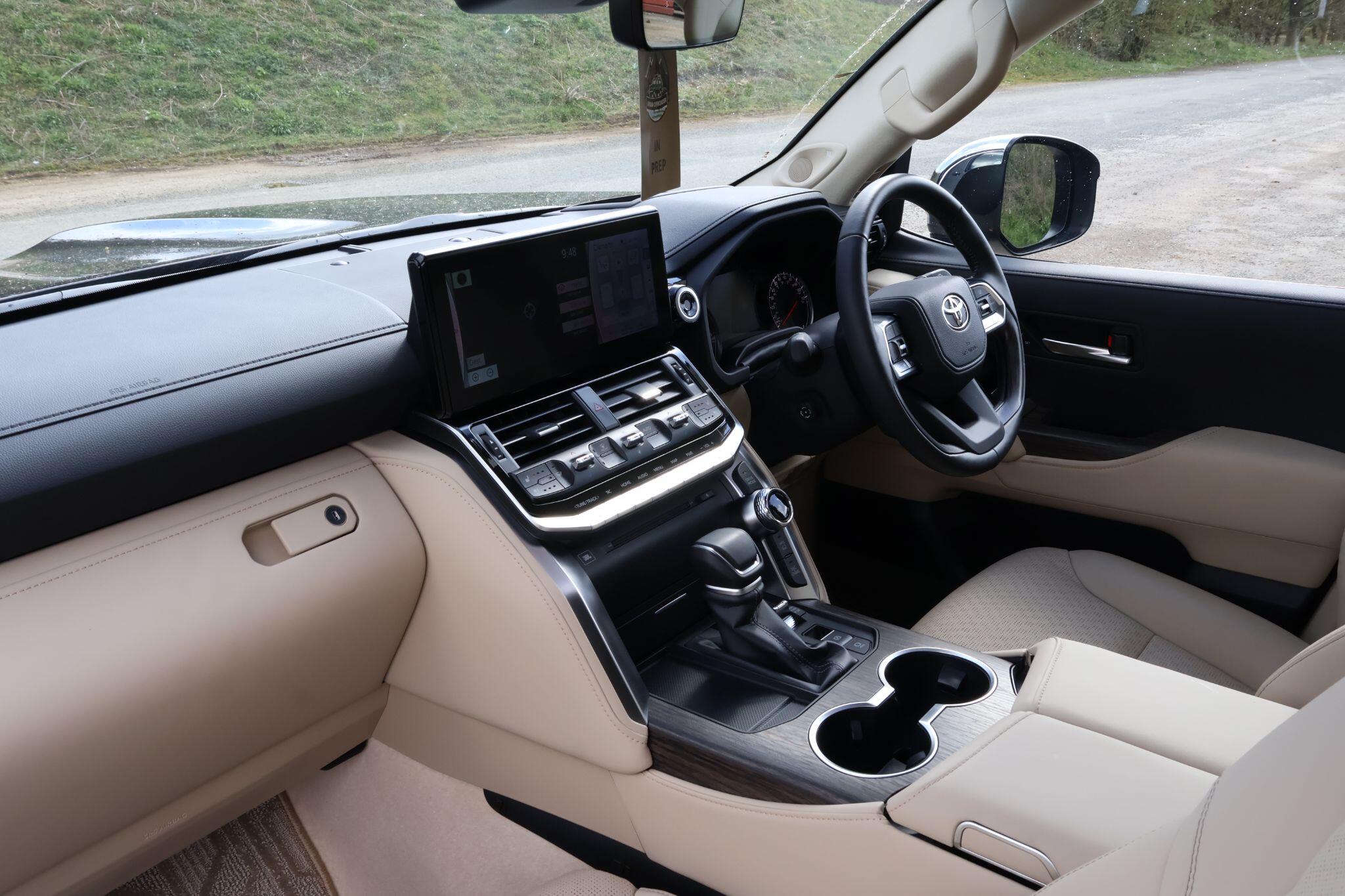 Toyota Land Cruiser view 13