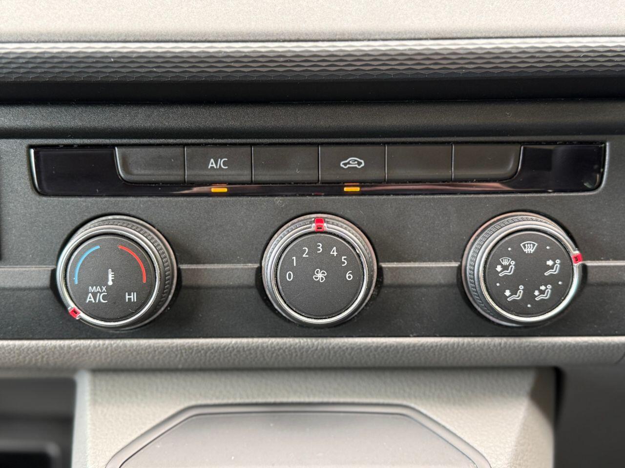 Volkswagen Transporter view 32