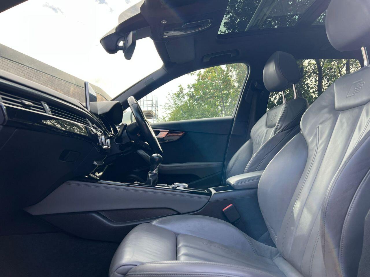 Audi A4 view 14