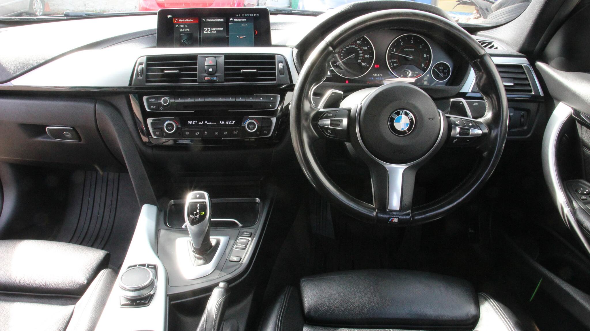 BMW 3 Series view 18