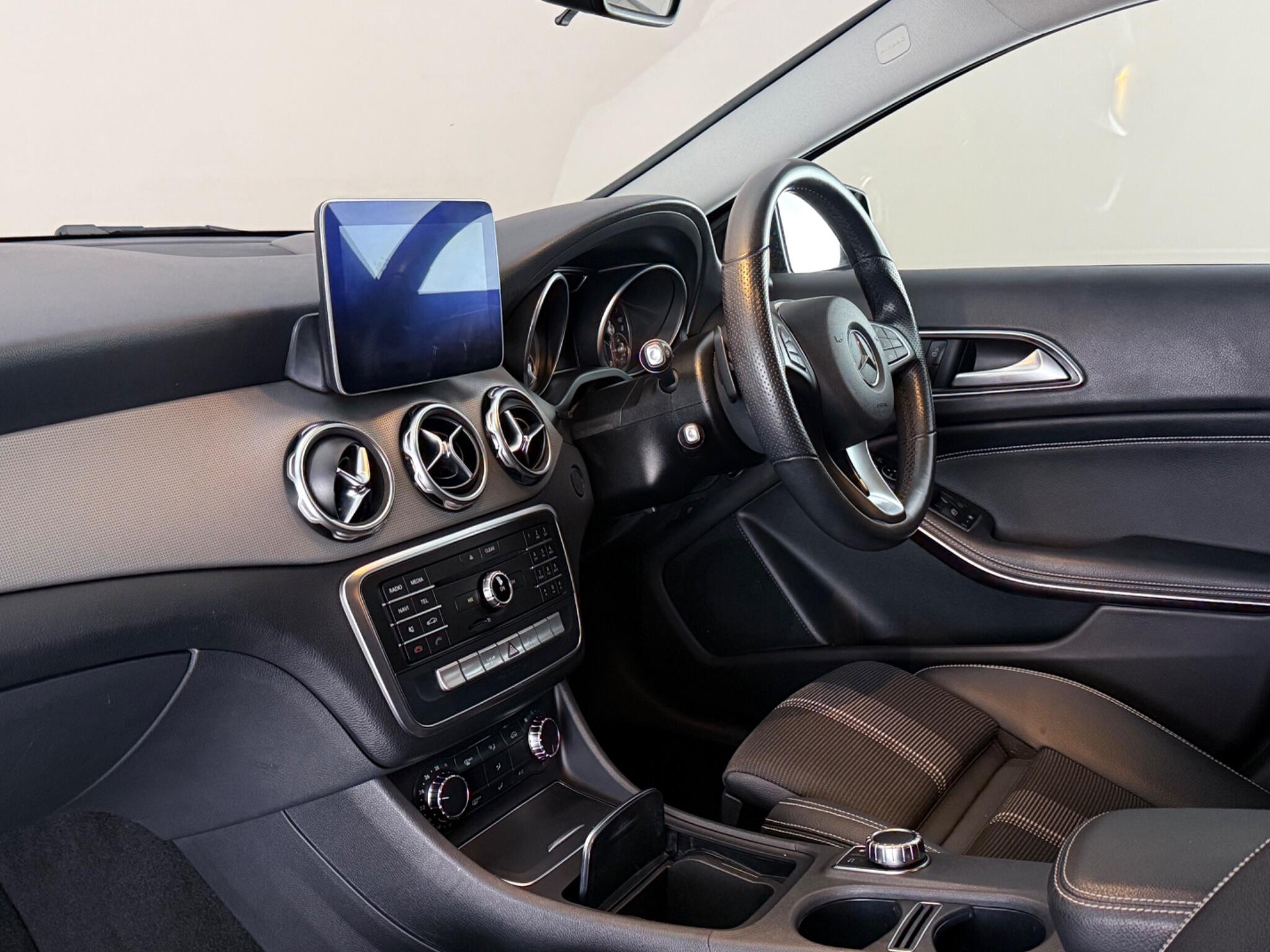 Mercedes-Benz GLA view 4