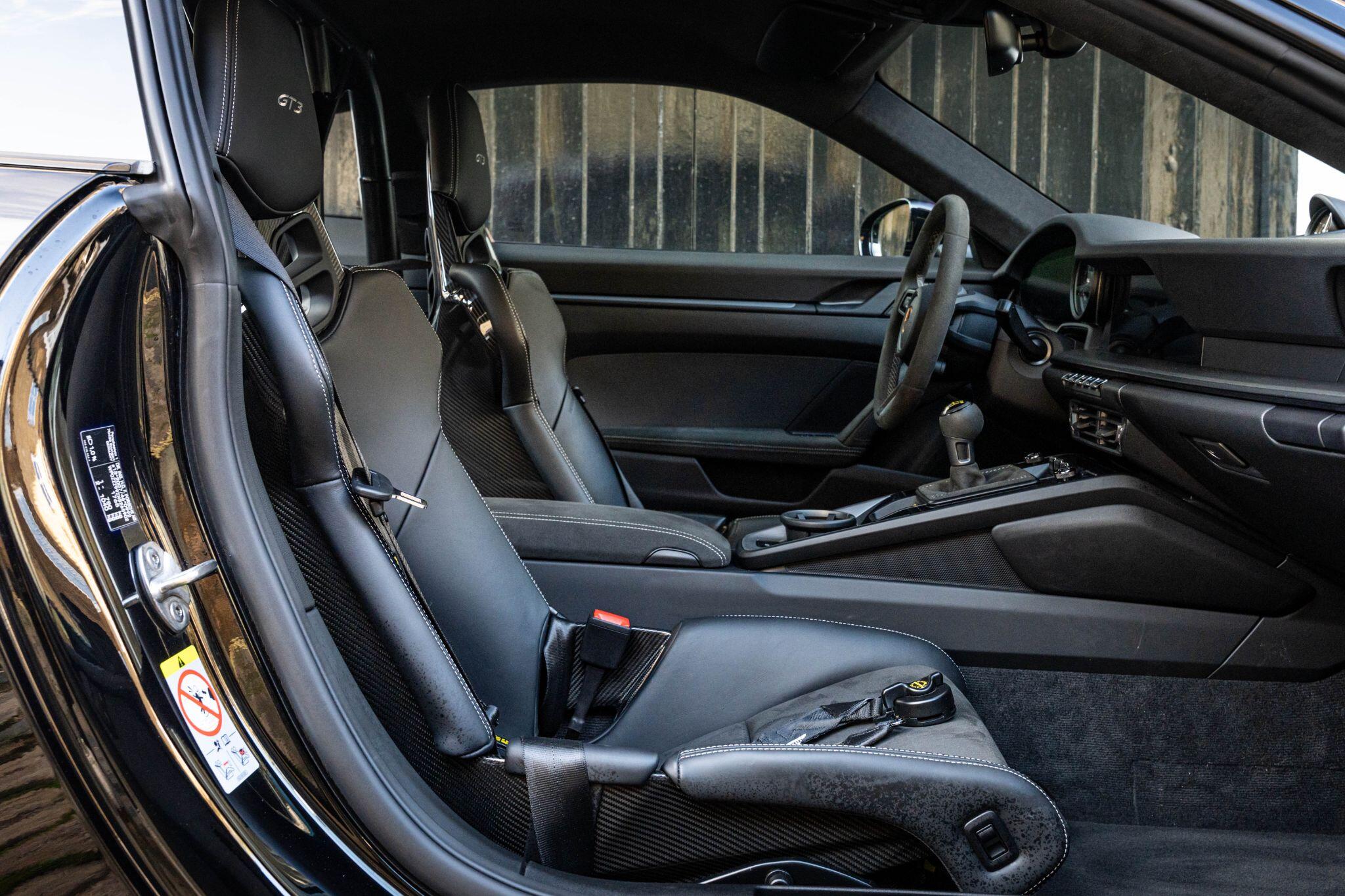 Porsche 911 view 38