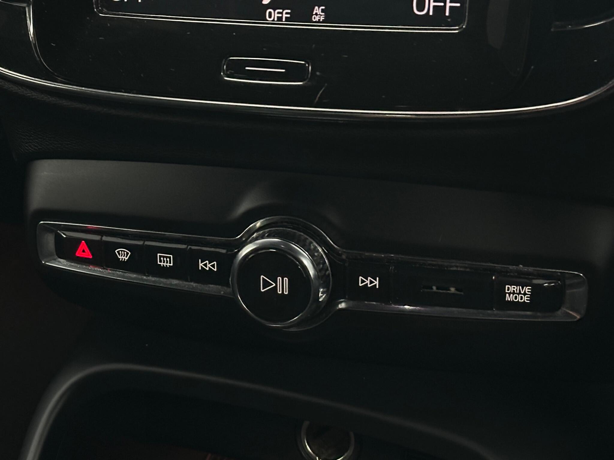 Volvo XC40 view 27