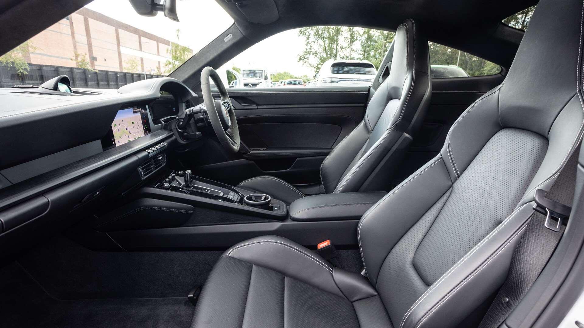 Porsche 911 view 13