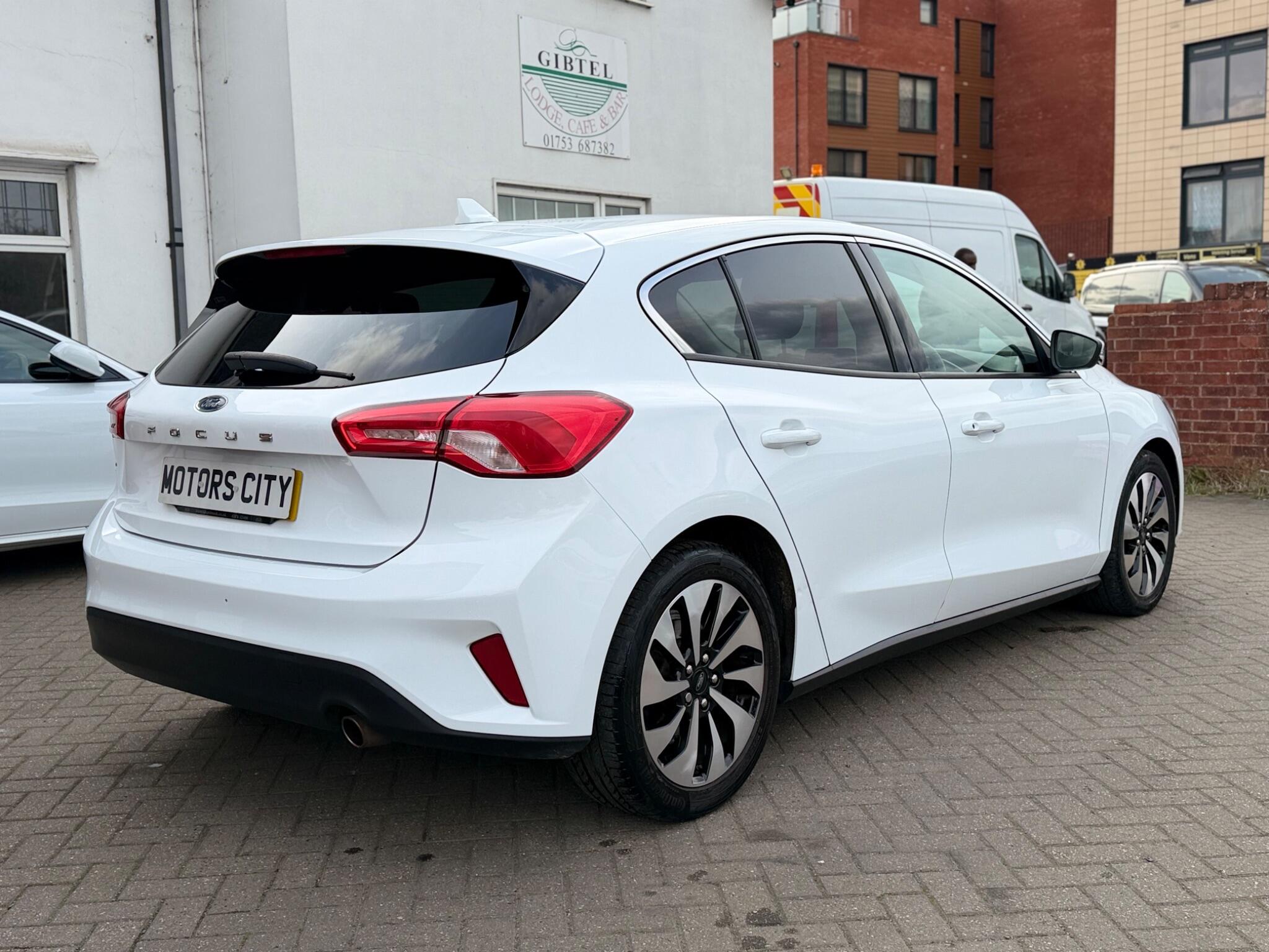 Ford Focus view 10