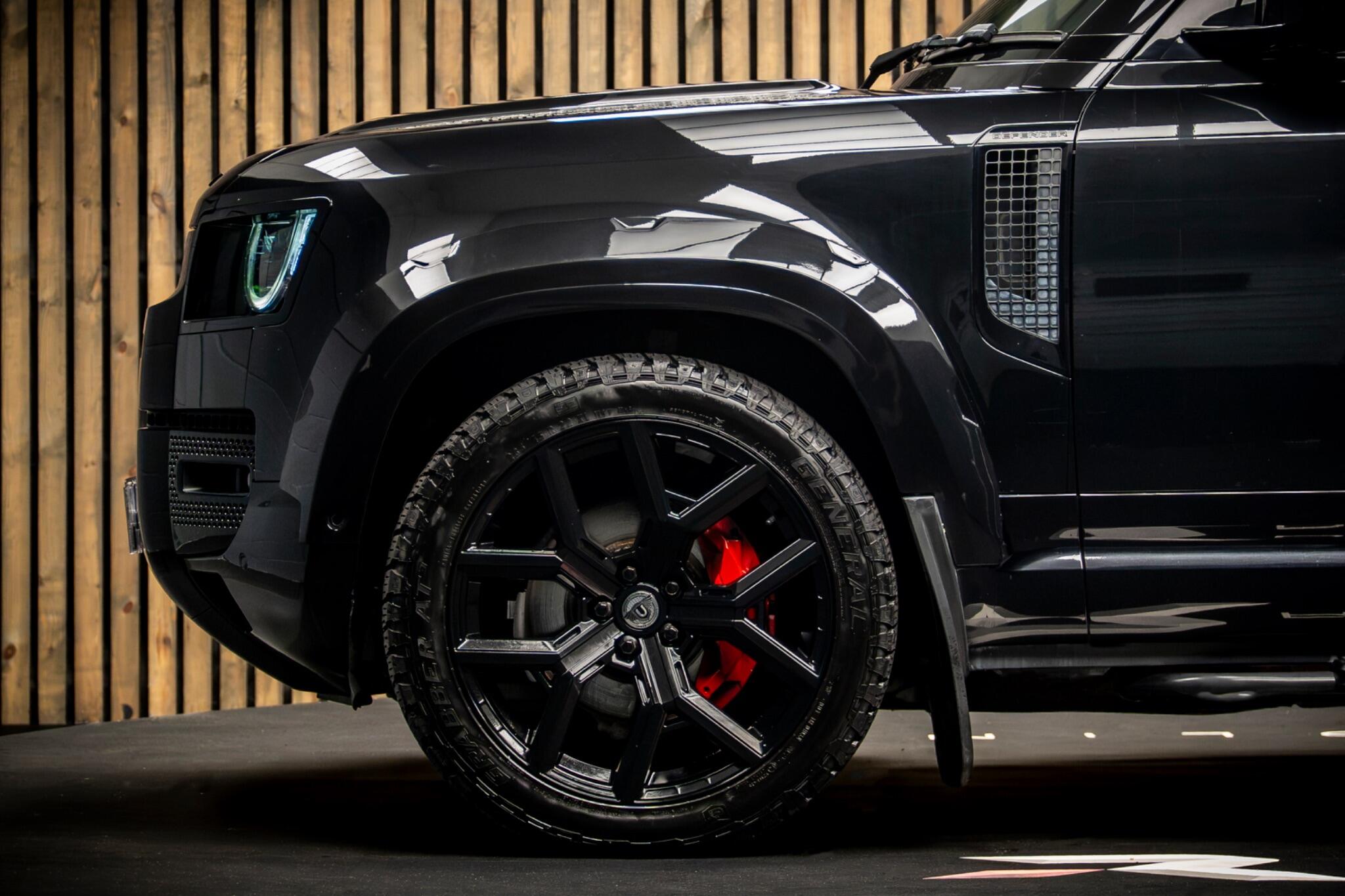 Land Rover Defender 110 view 9