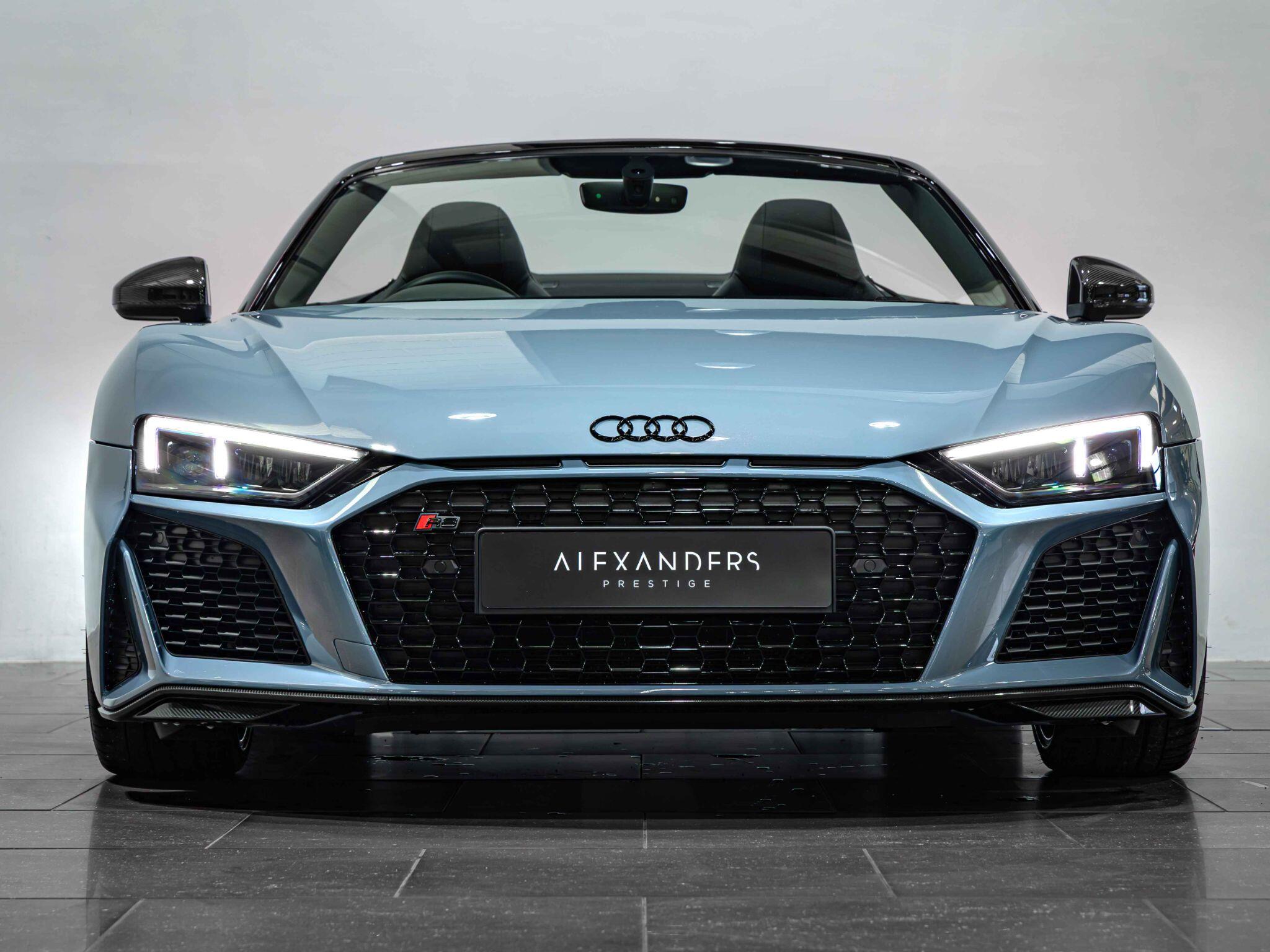 Audi R8 view 11