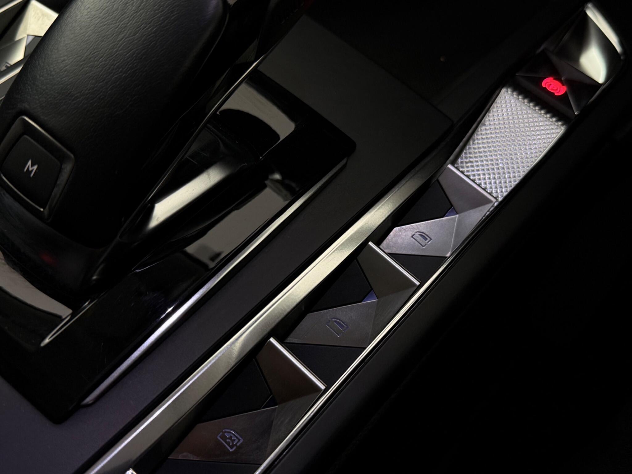 DS Automobiles DS 3 view 22