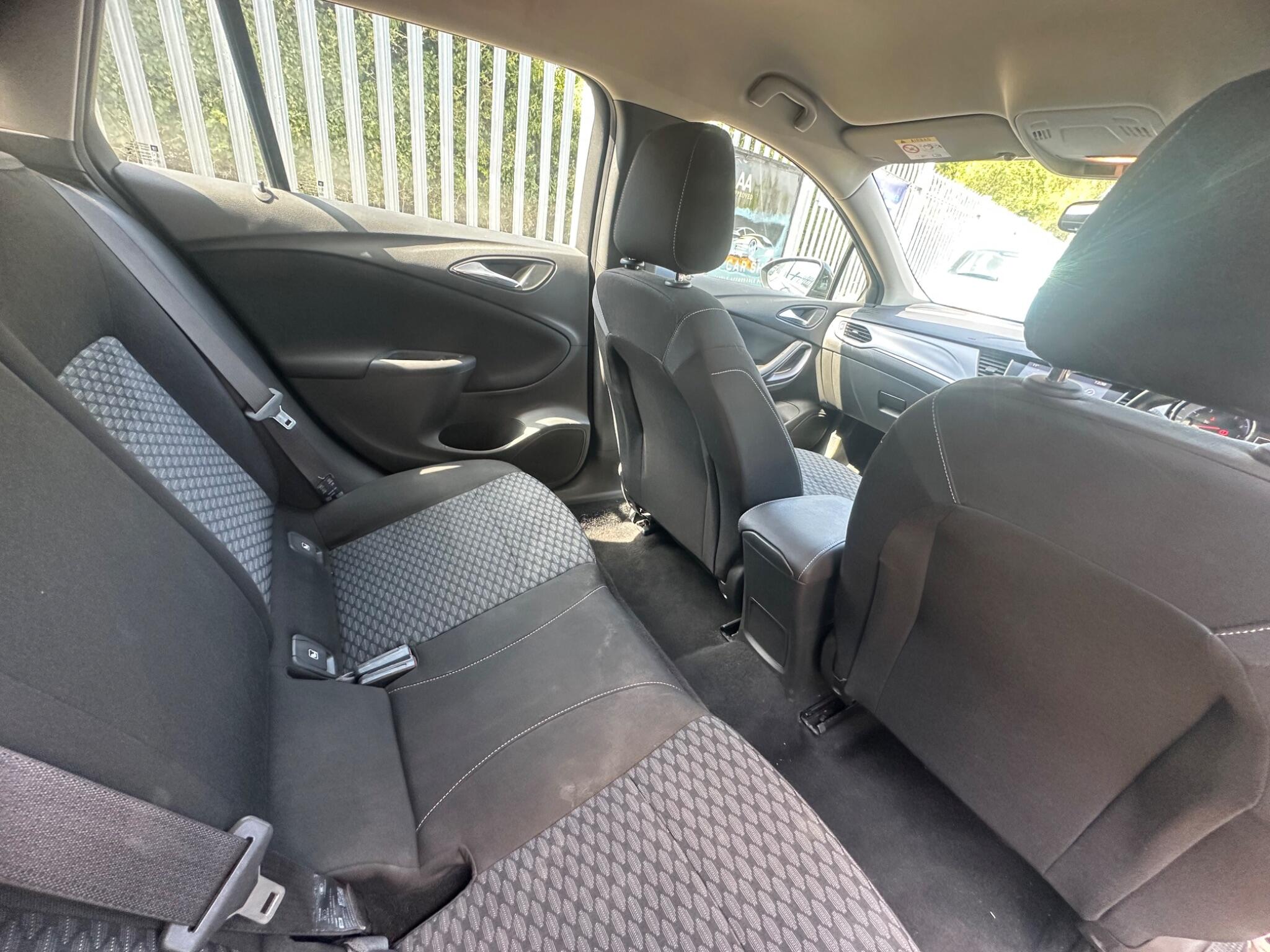 2016 Vauxhall Astra image 12
