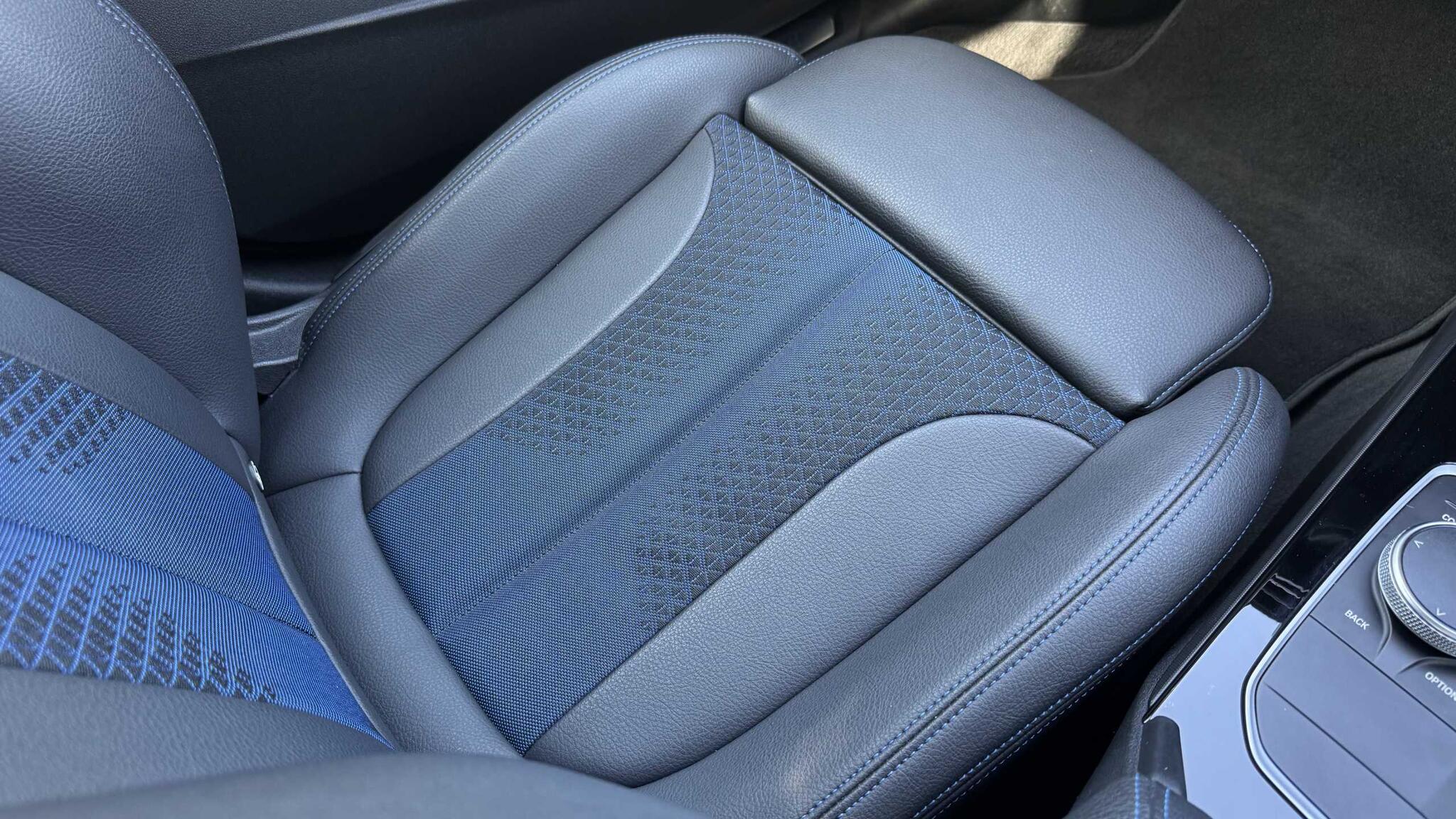 BMW 2 Series view 32