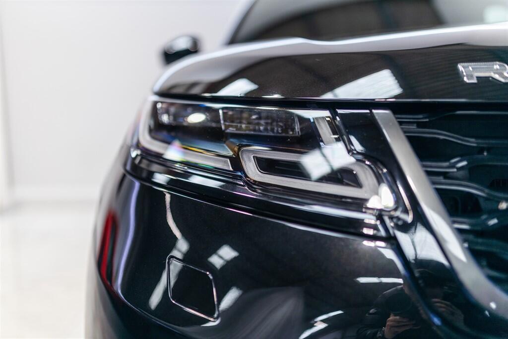 Land Rover Range Rover Velar view 11