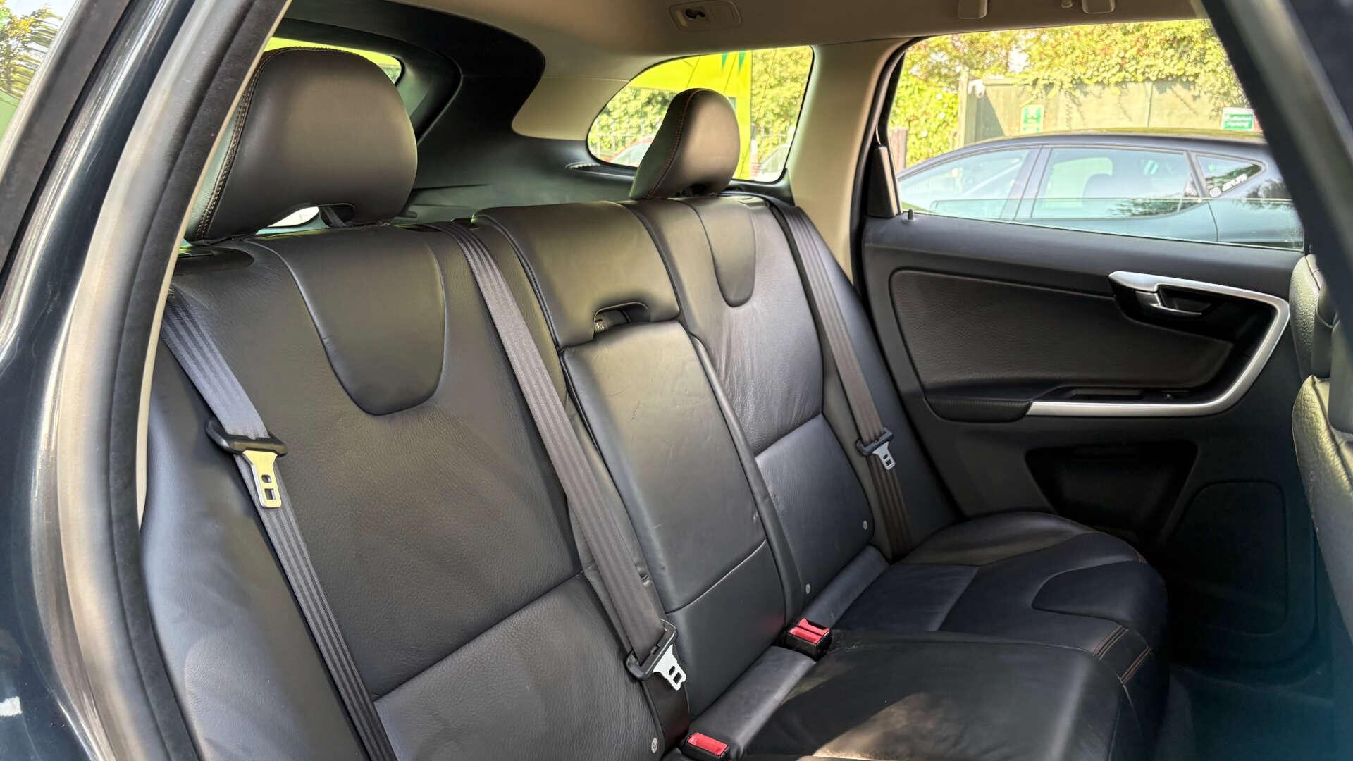 Volvo XC60 view 10