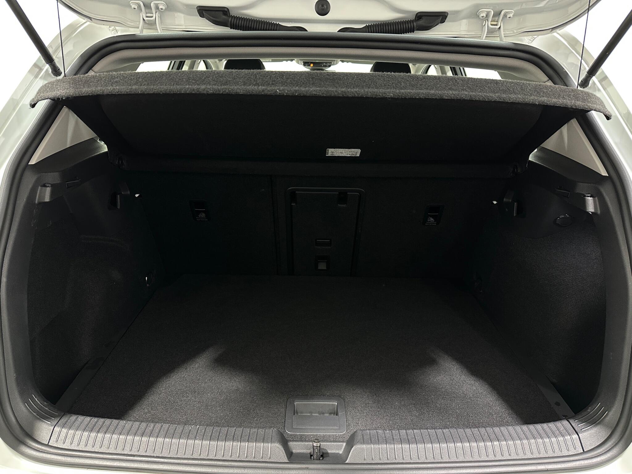 Volkswagen Golf view 47
