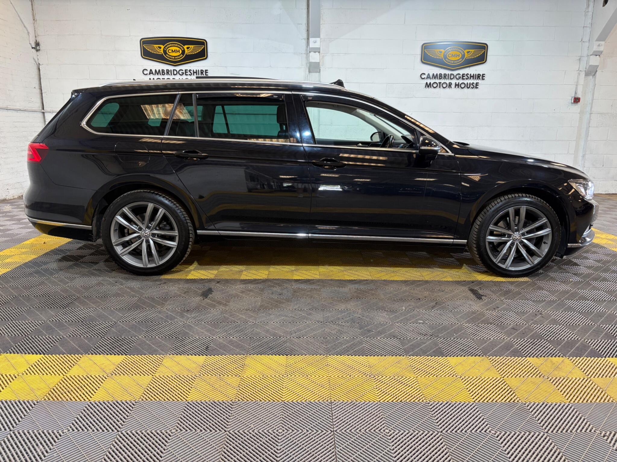 Volkswagen Passat view 17