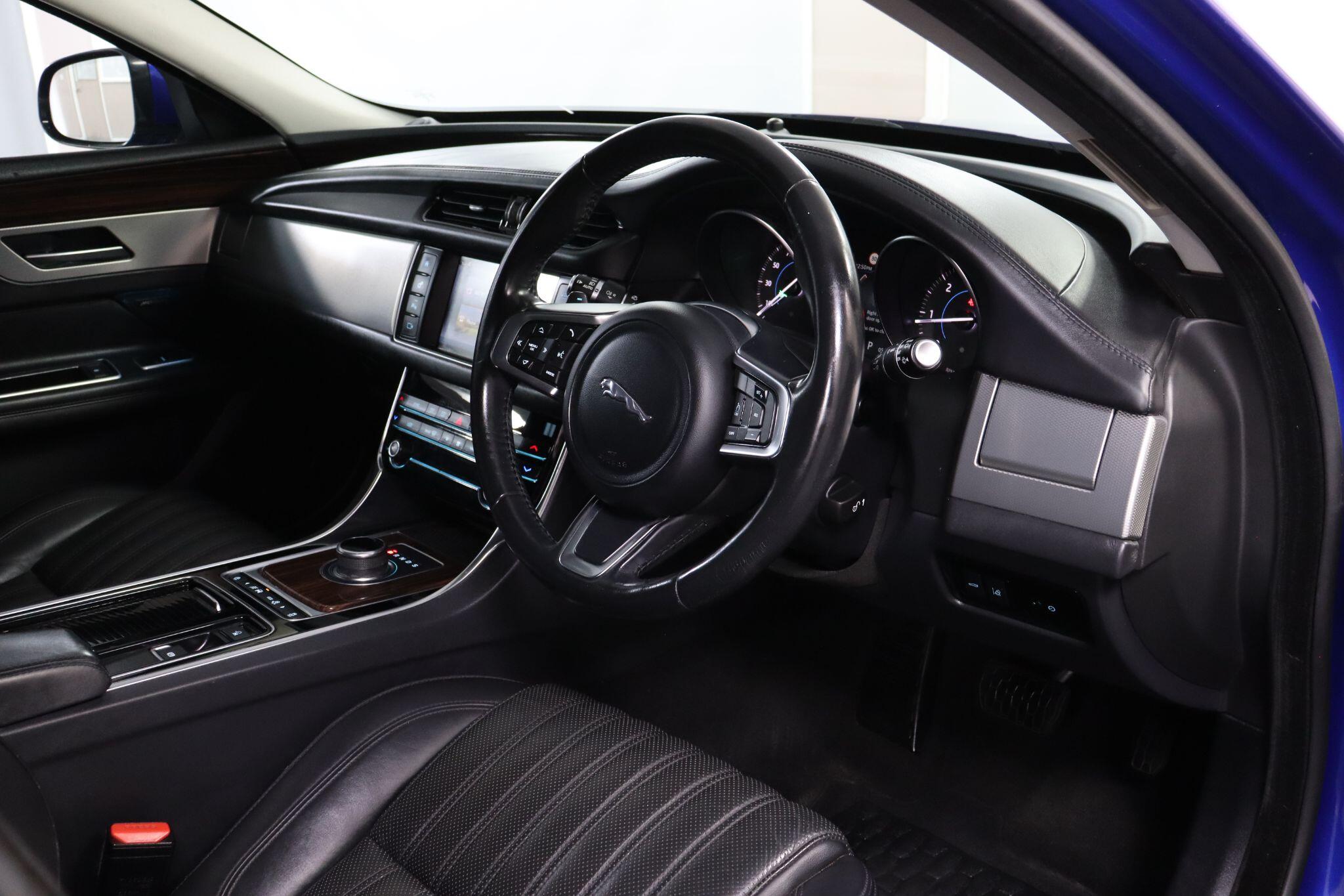 Jaguar XF view 5