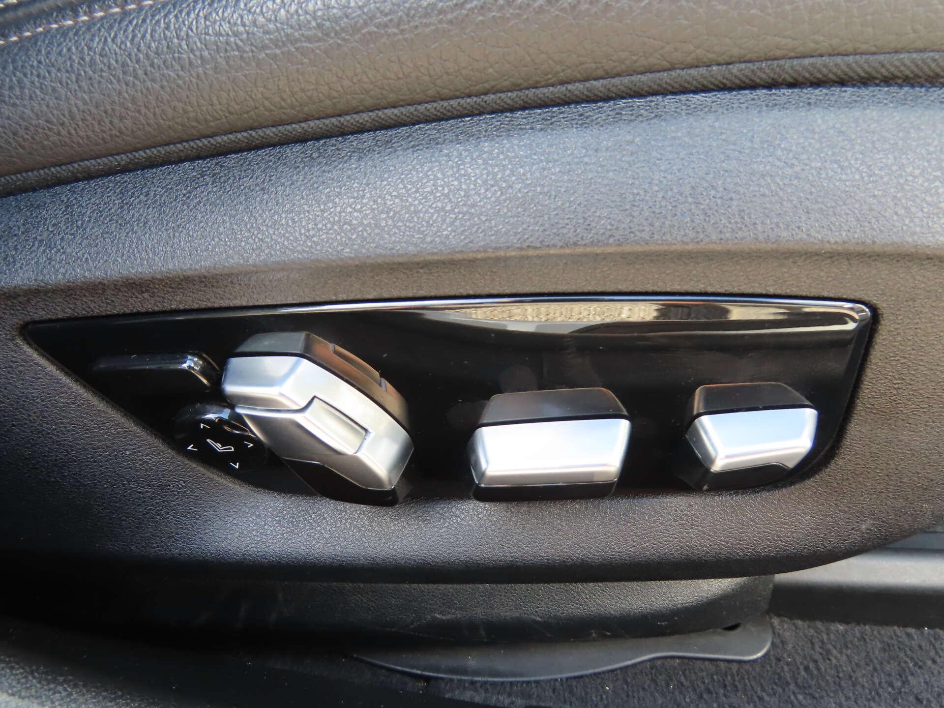 BMW 5 Series view 18