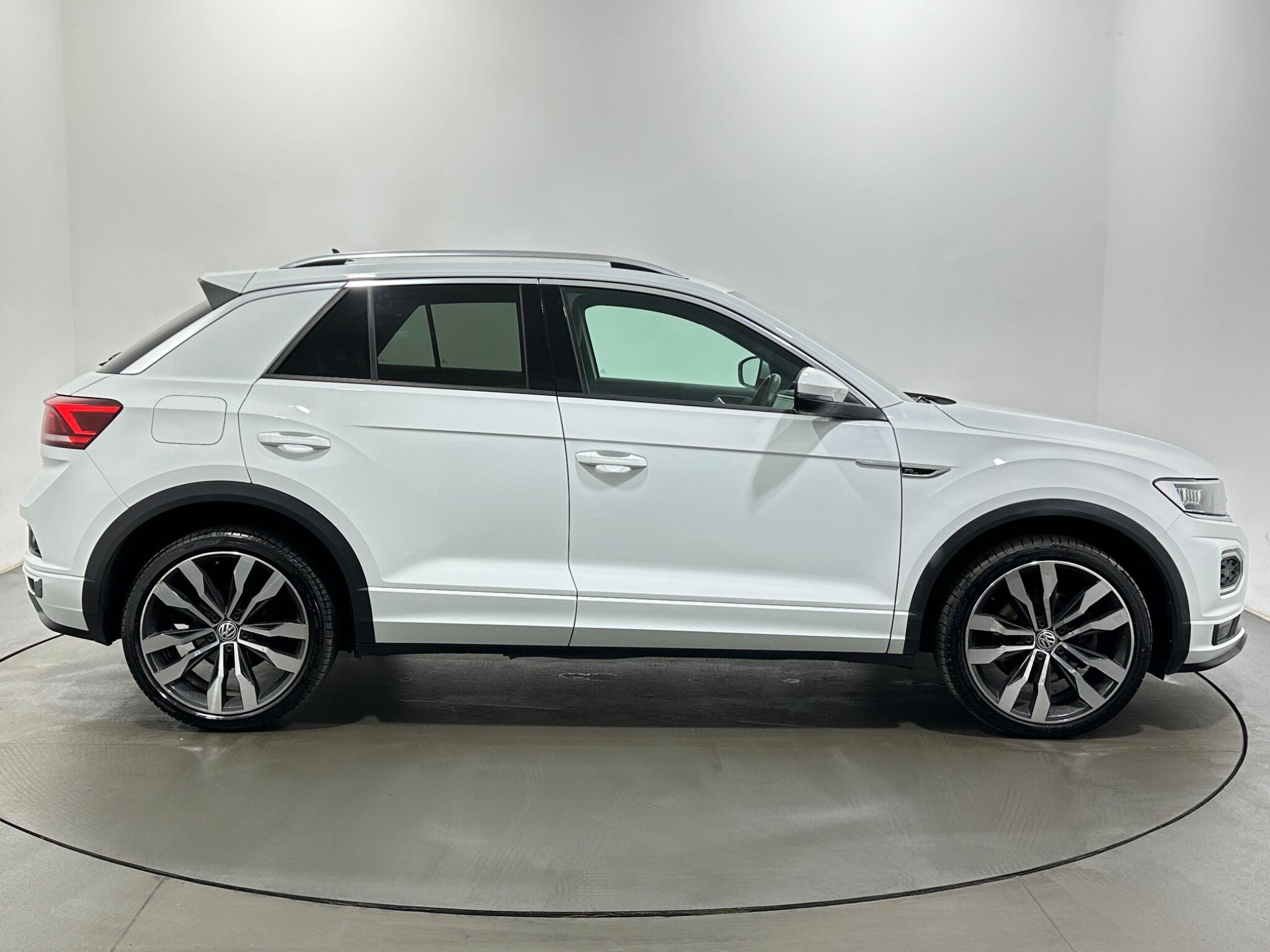 Volkswagen T-Roc view 9