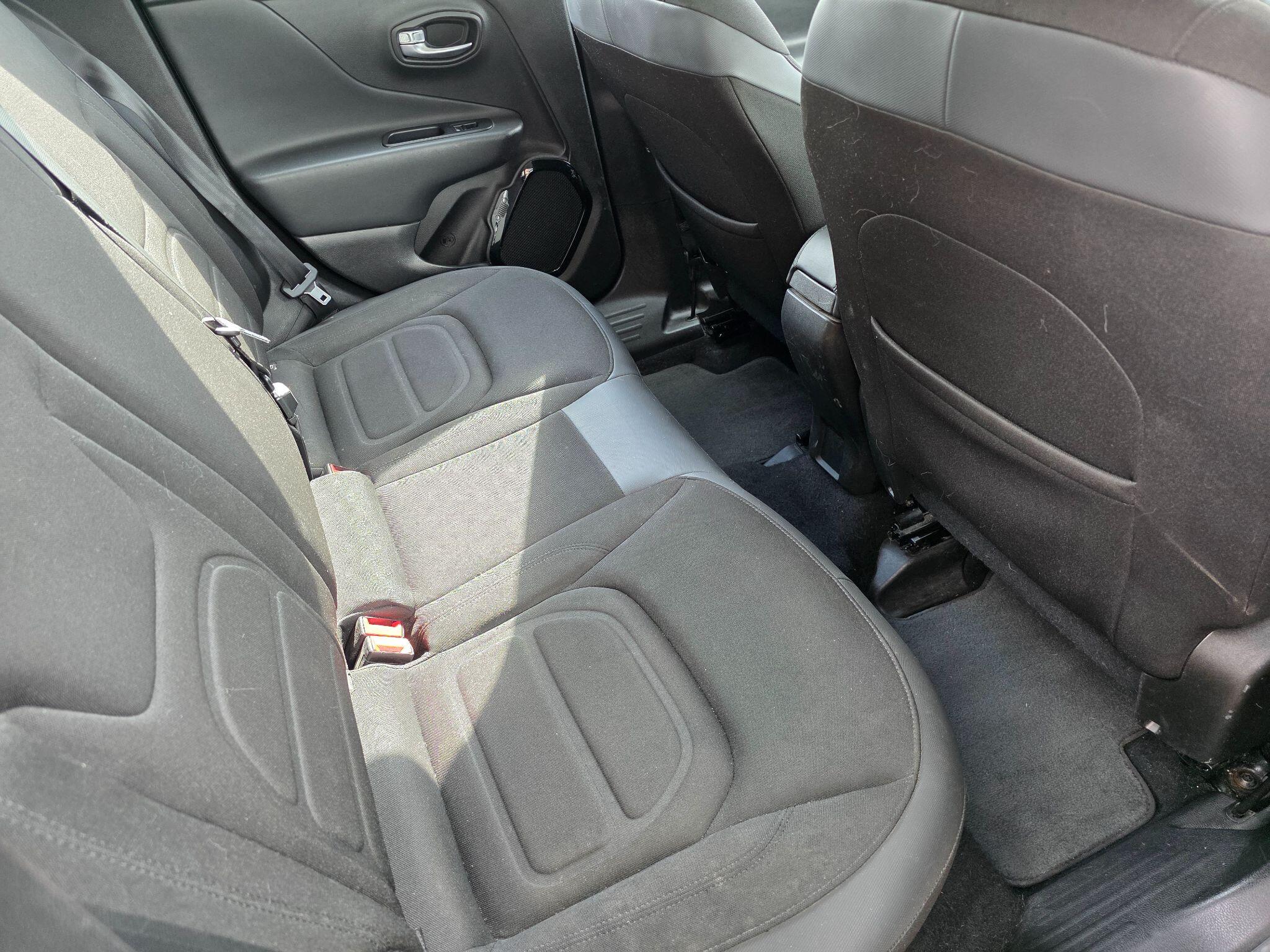 Jeep Renegade view 9