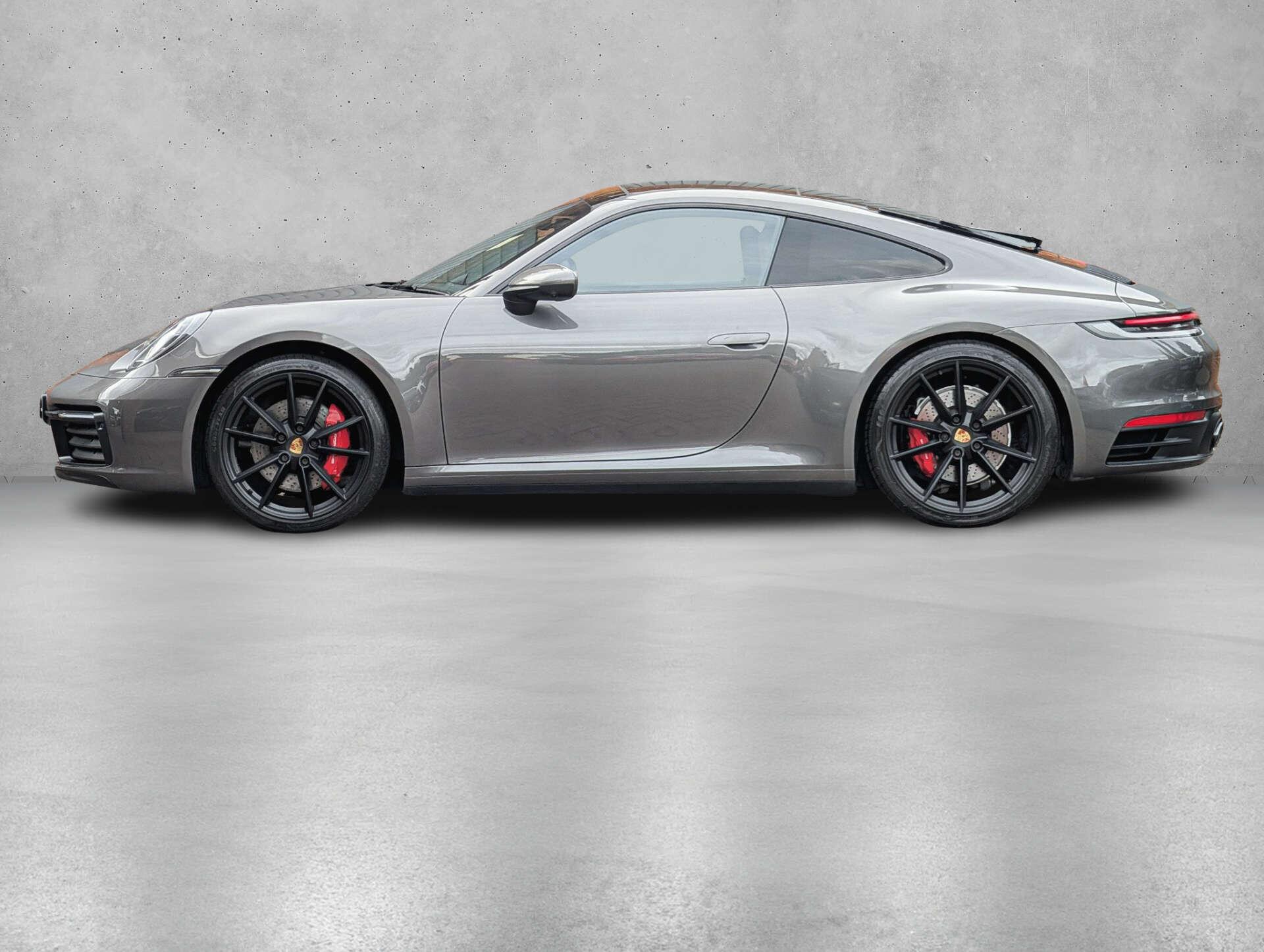 Porsche 911 view 4