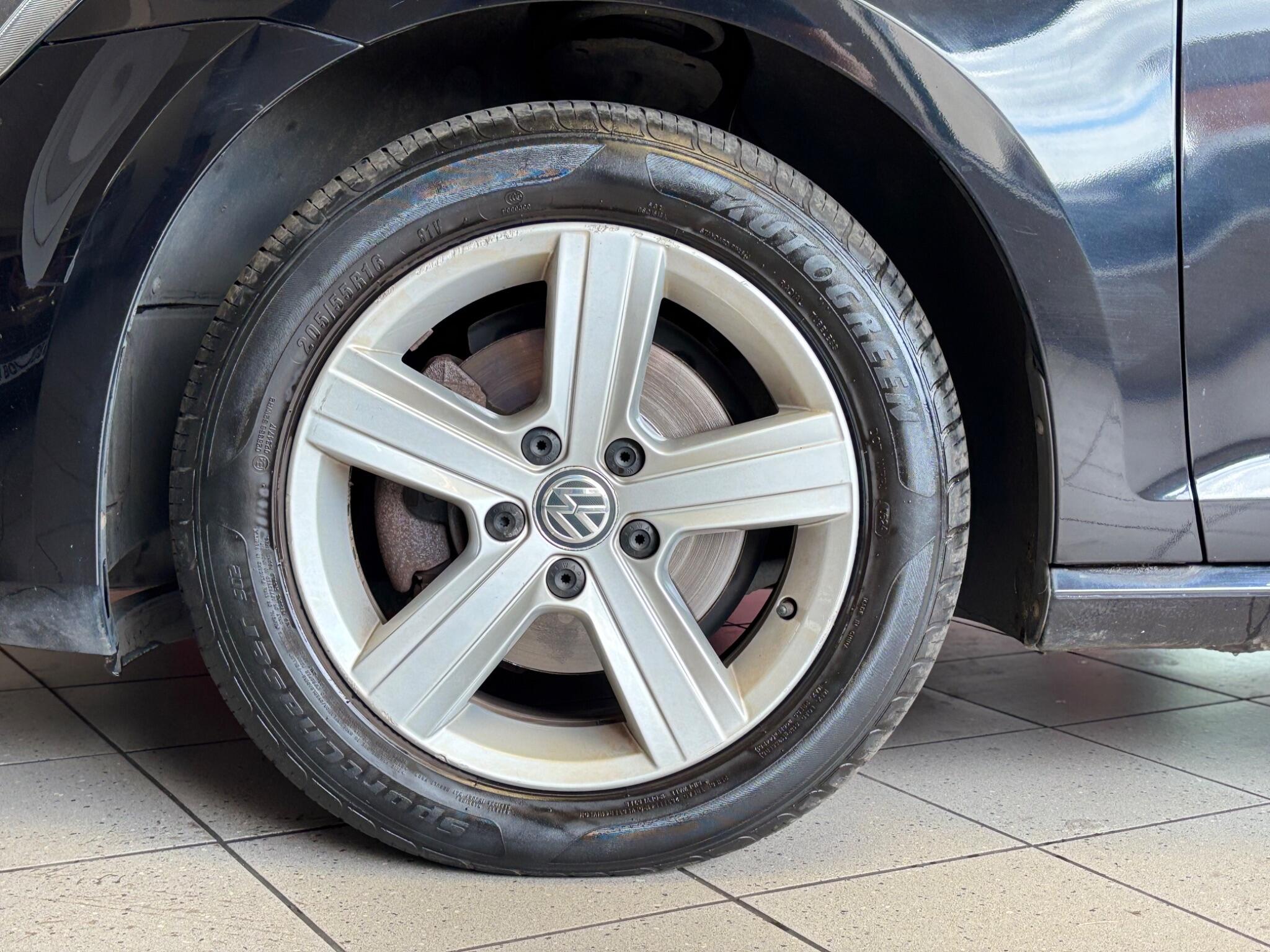 Volkswagen Golf view 19