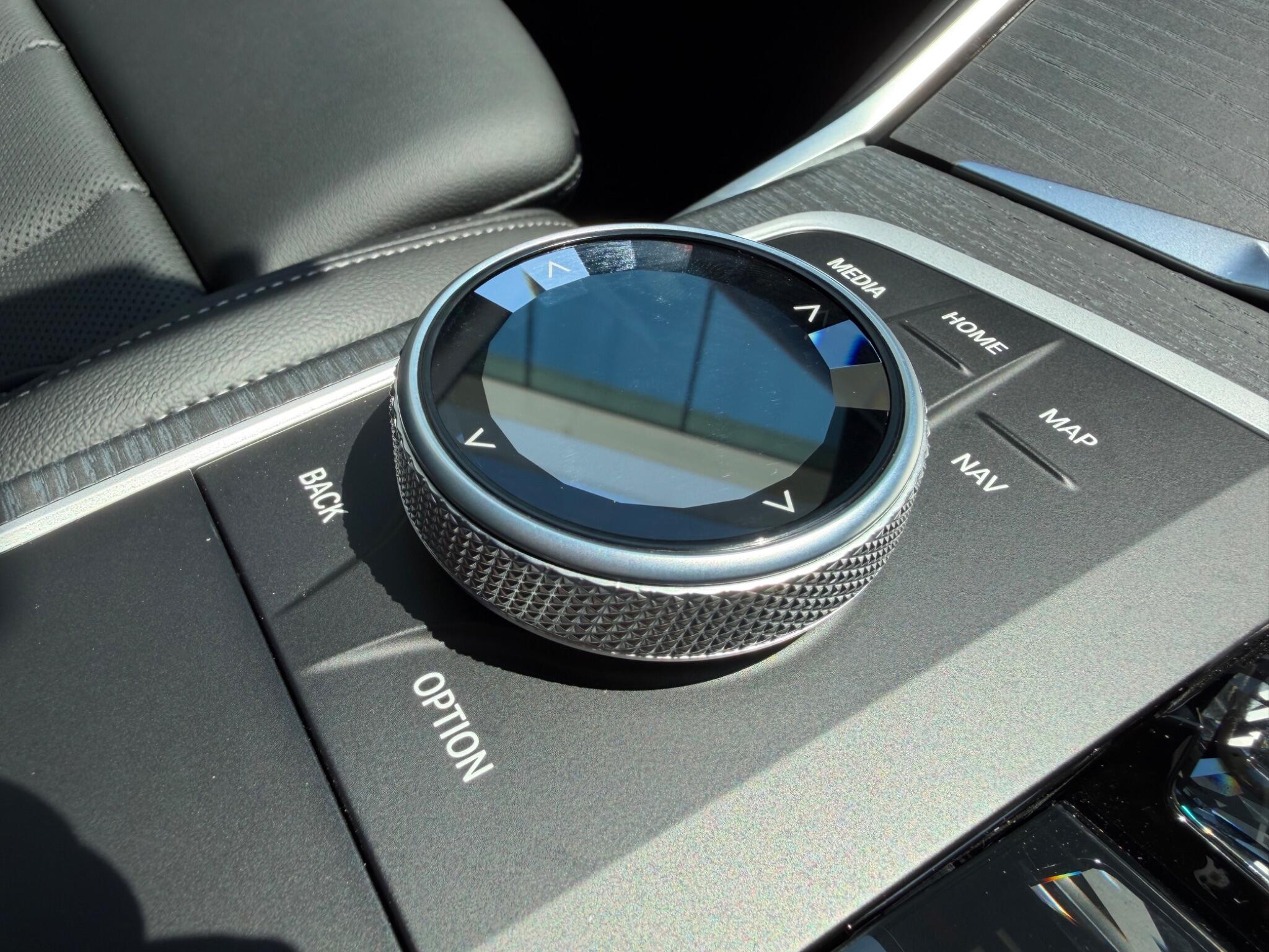 BMW 3 Series view 16