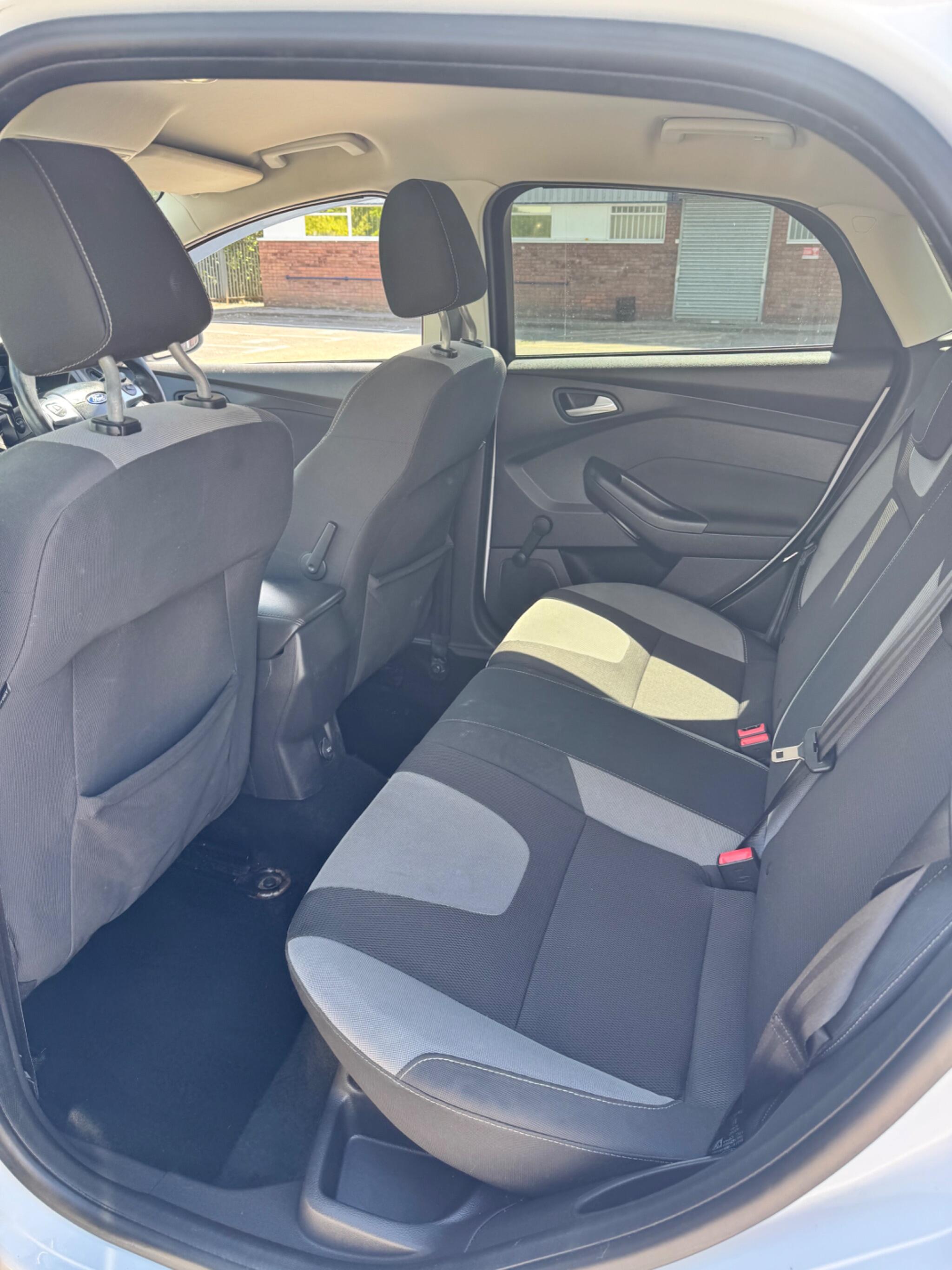 Ford Focus view 26