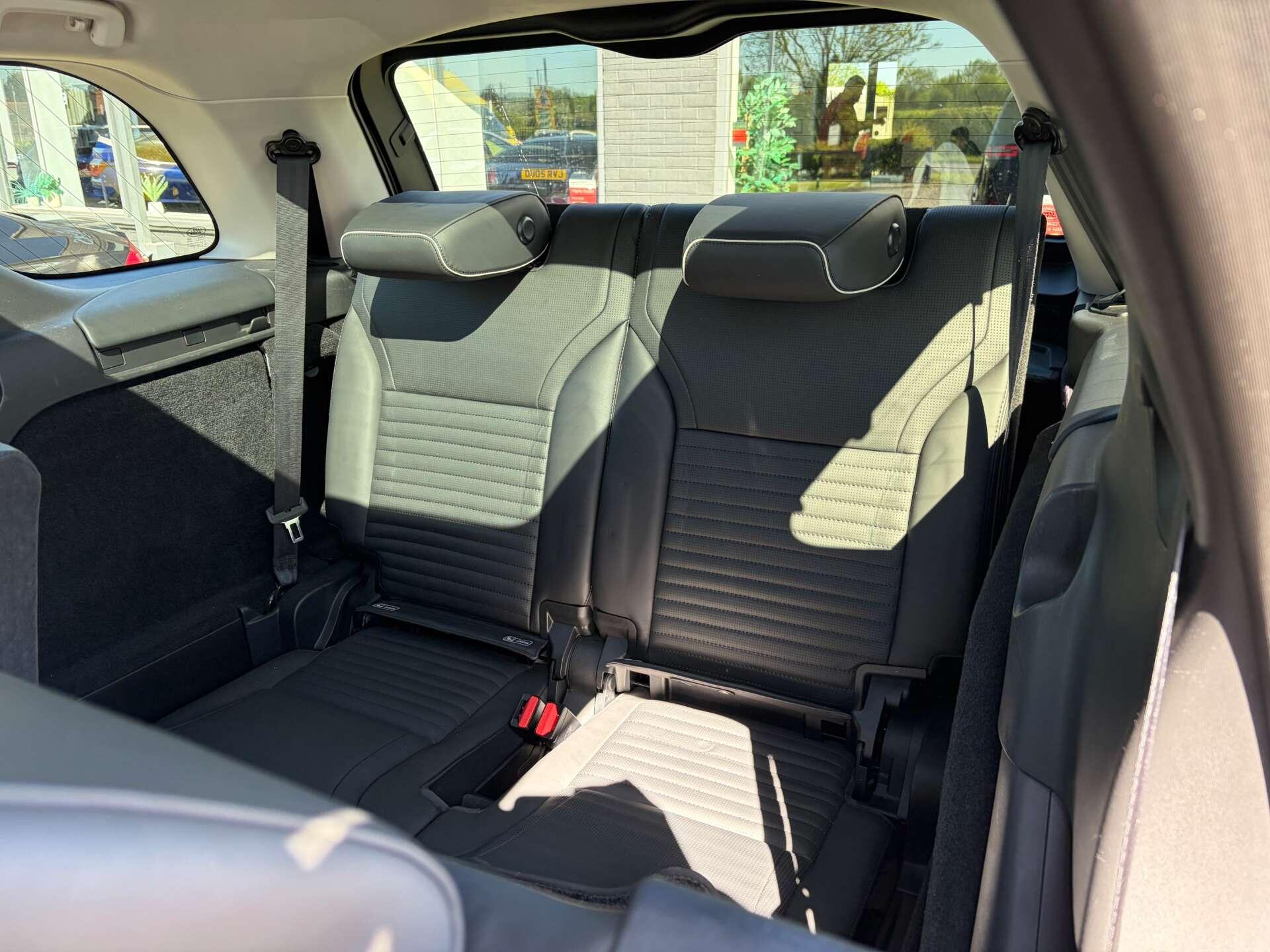 Land Rover Discovery 3 view 25