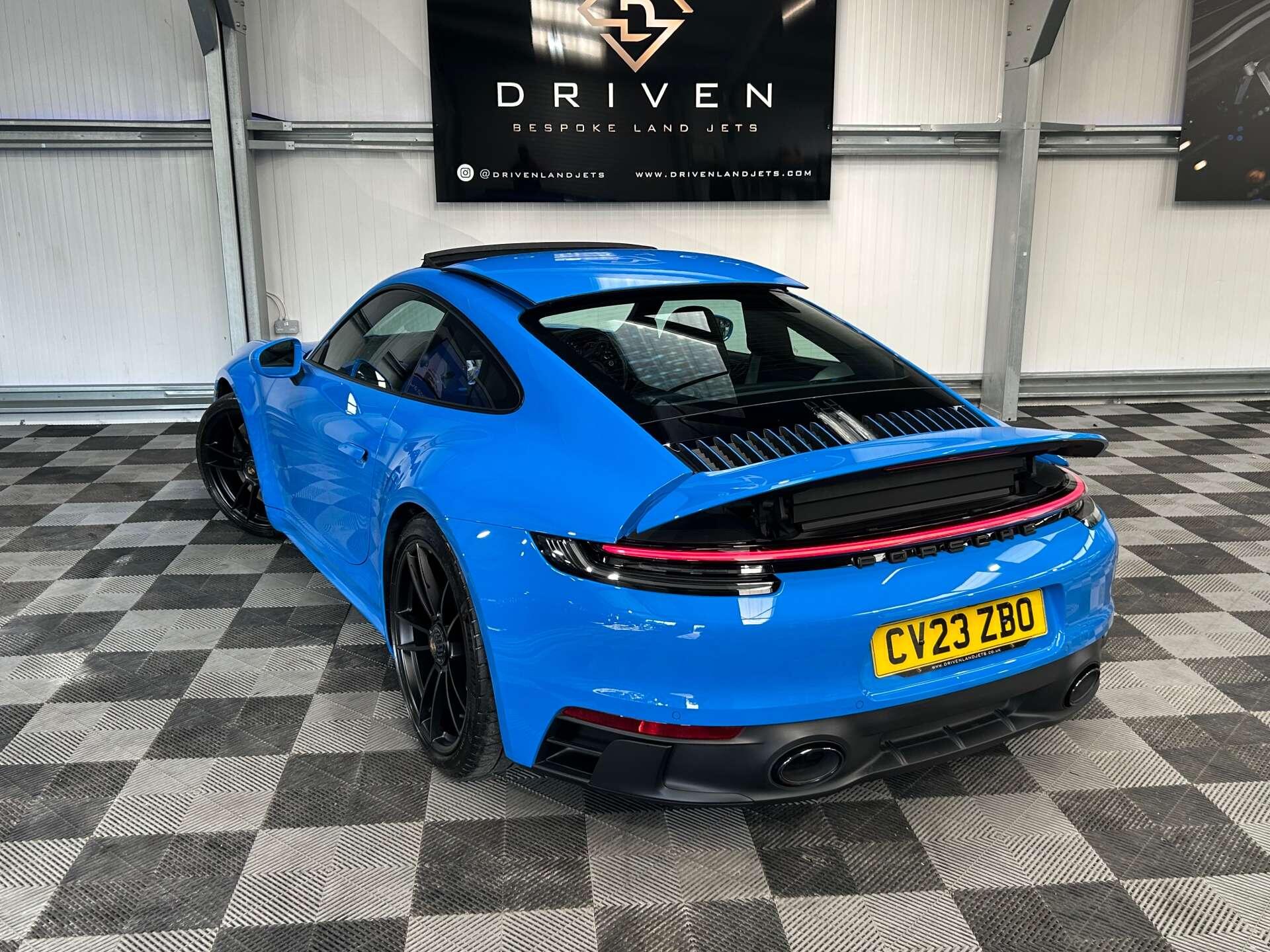 Porsche 911 view 21