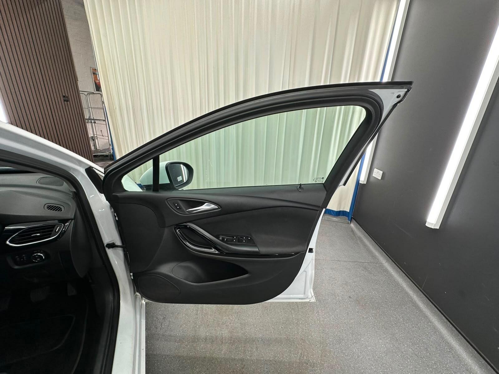 Vauxhall Astra view 14