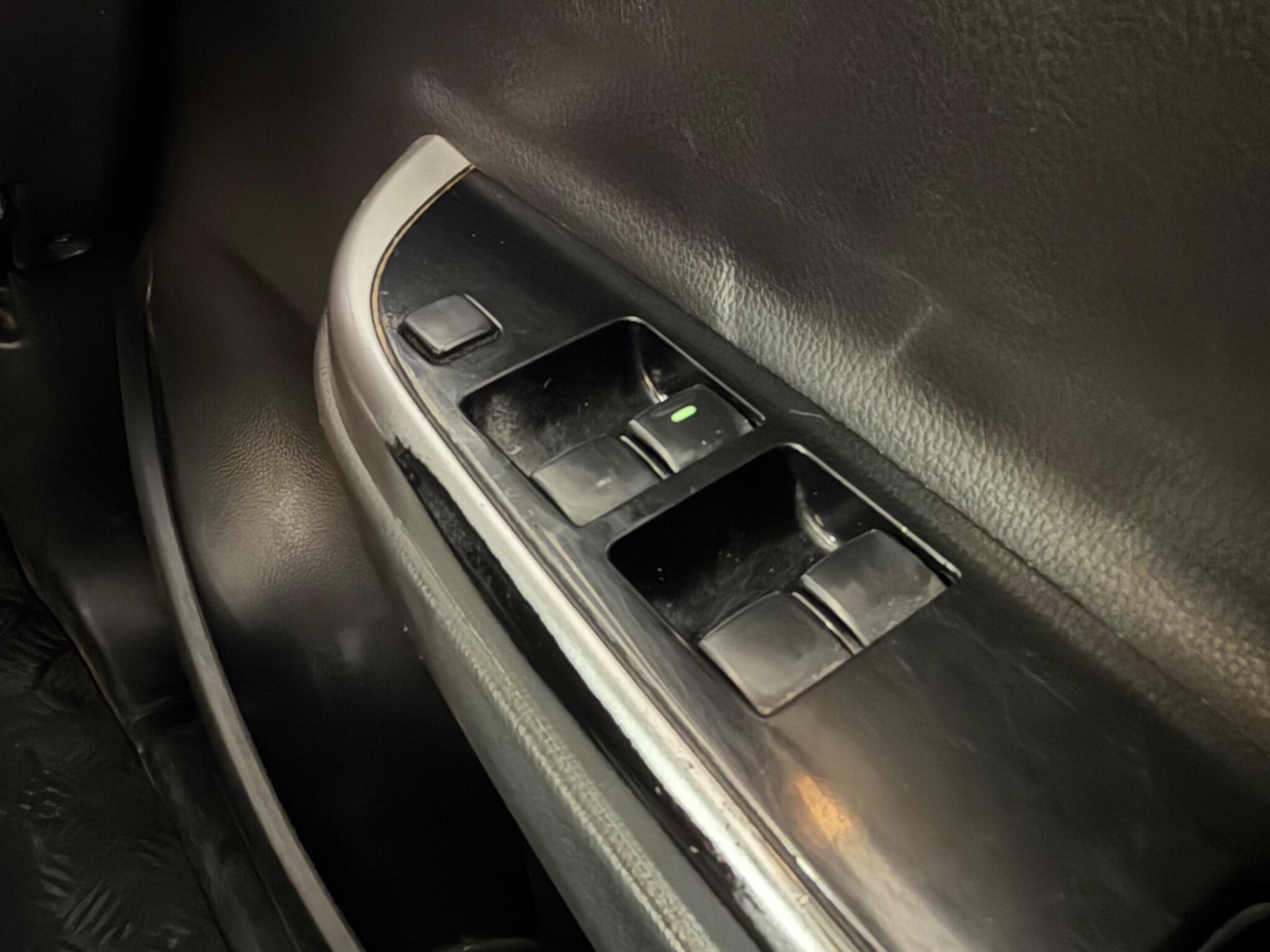Mitsubishi L200 view 18