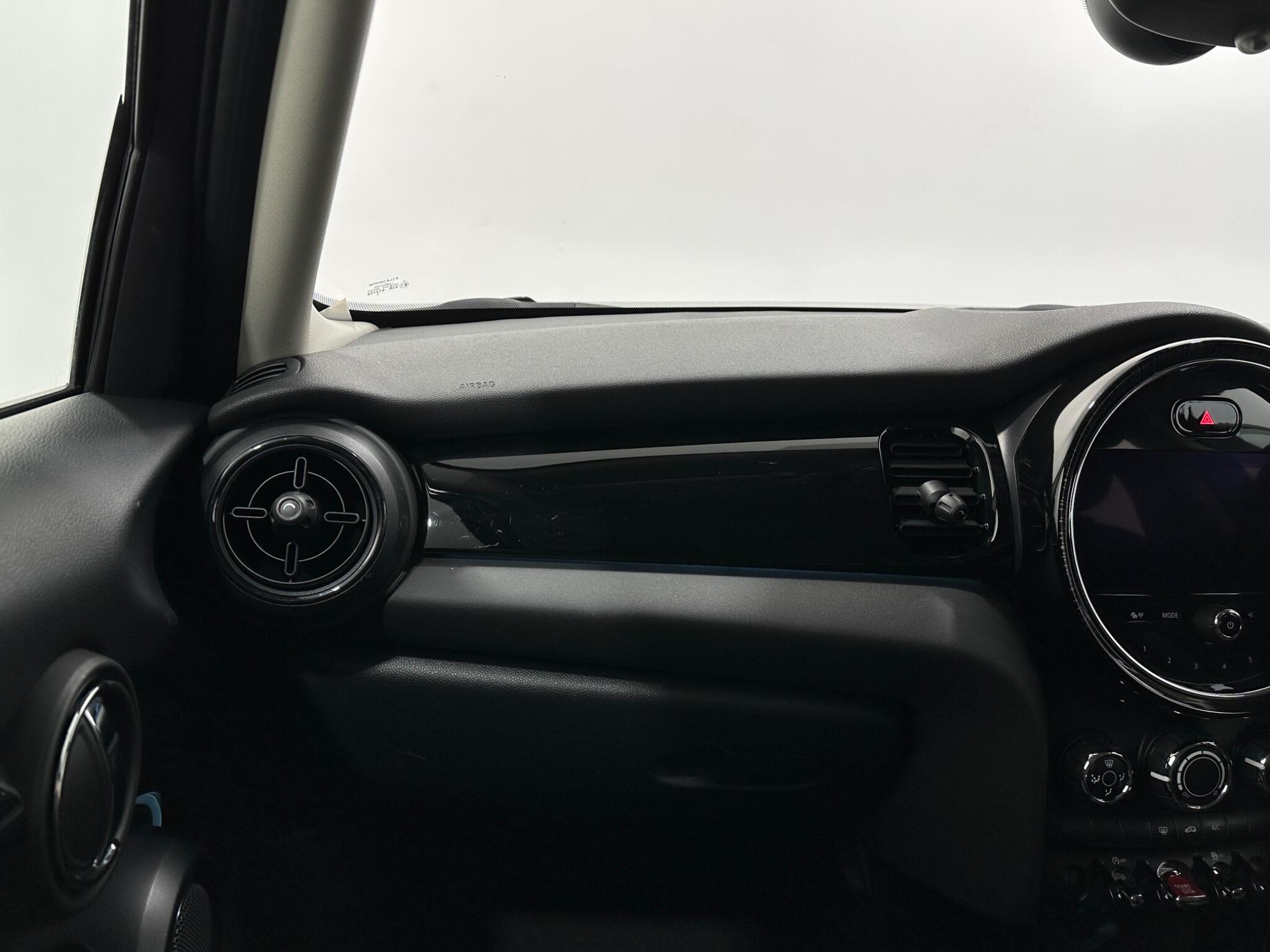 Mini Cooper view 27